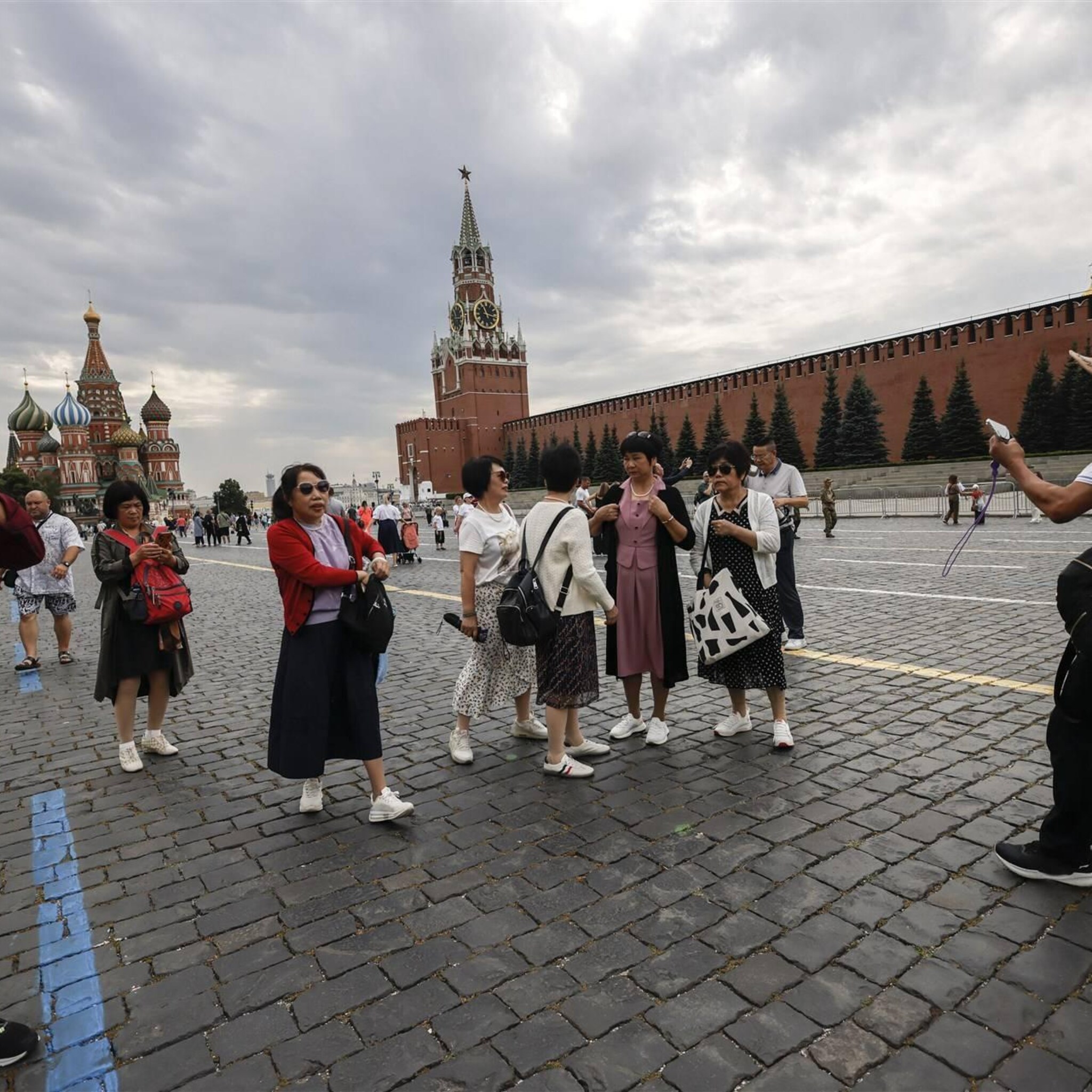 russische premier economie groeit ondanks sancties