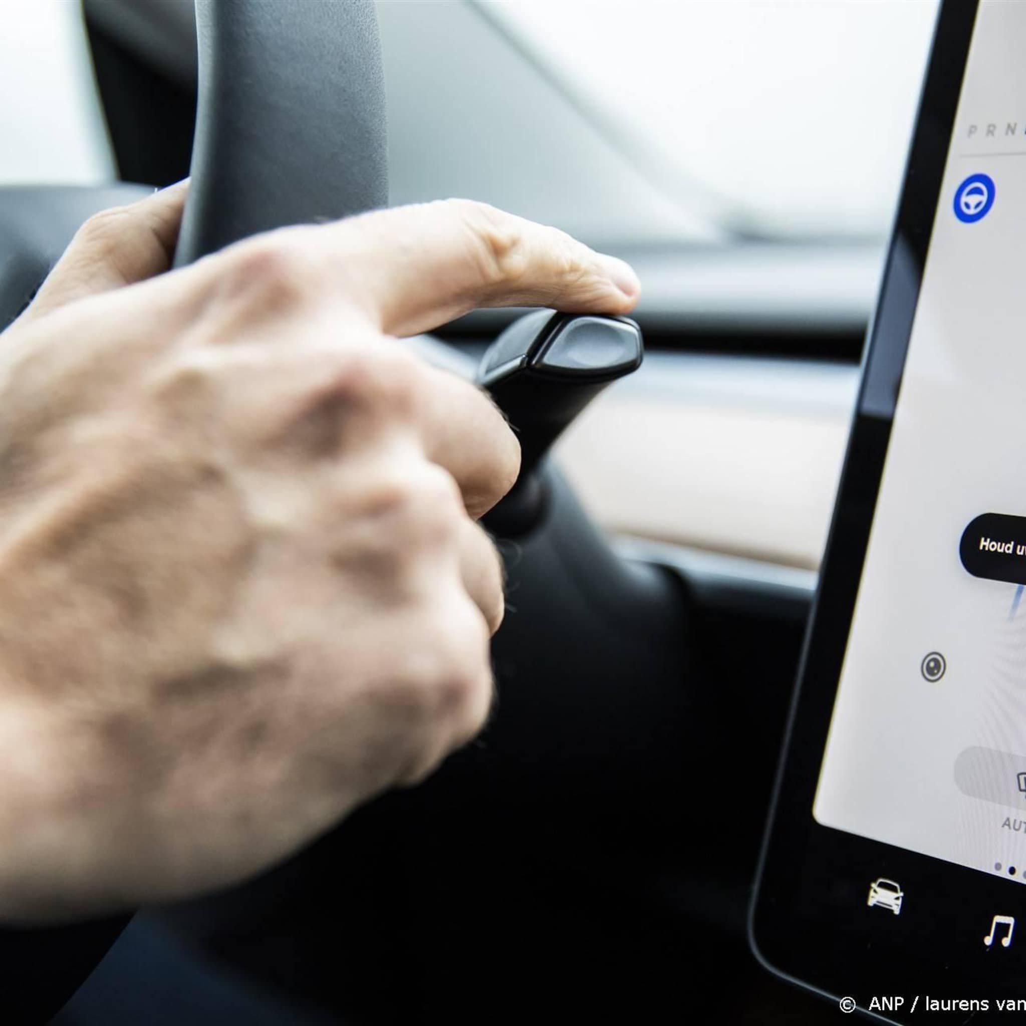 toezichthouder vs onderzoekt dodelijk tesla ongeluk in virginia