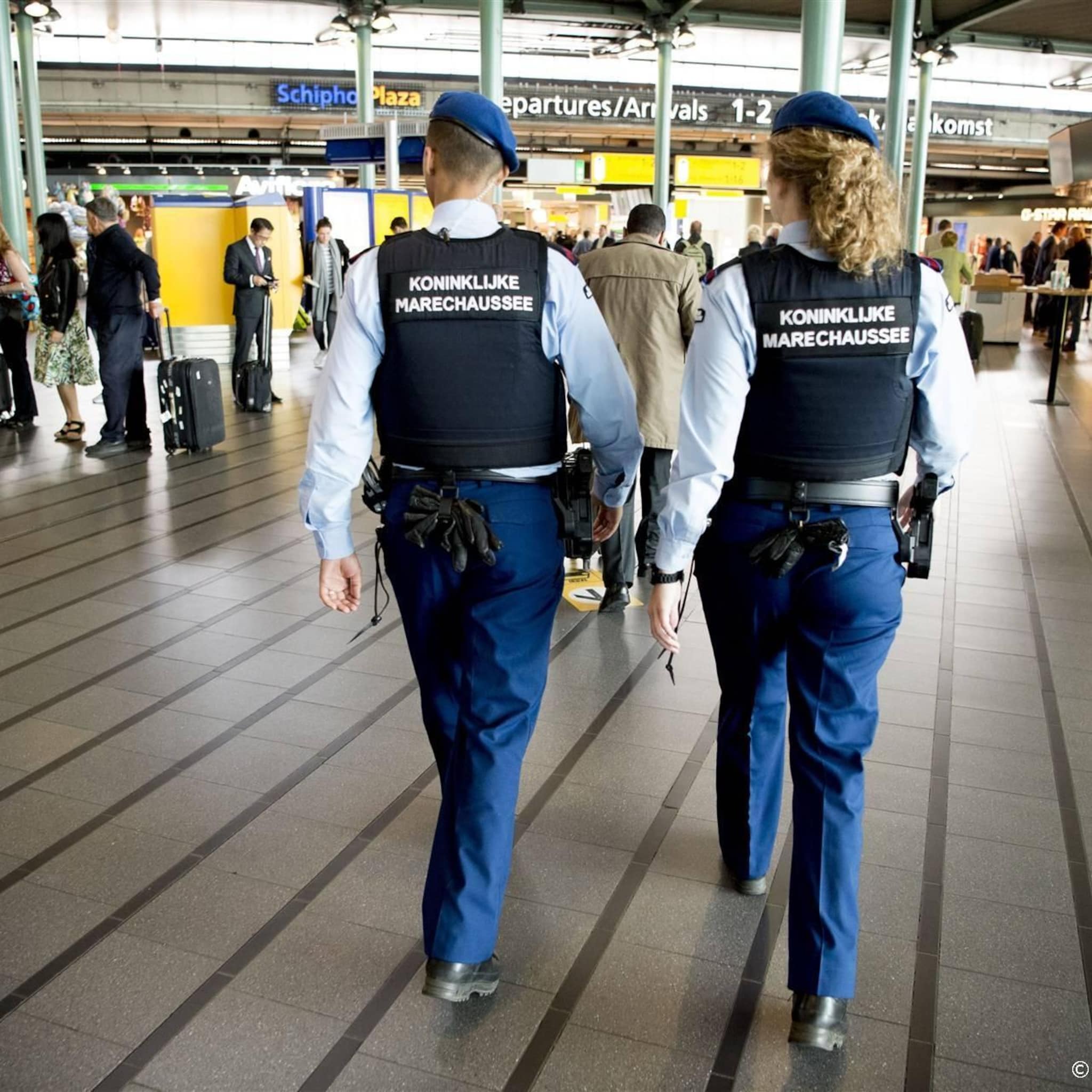 cnv vrouwelijke beveiligers schiphol starten petitie om werkdruk