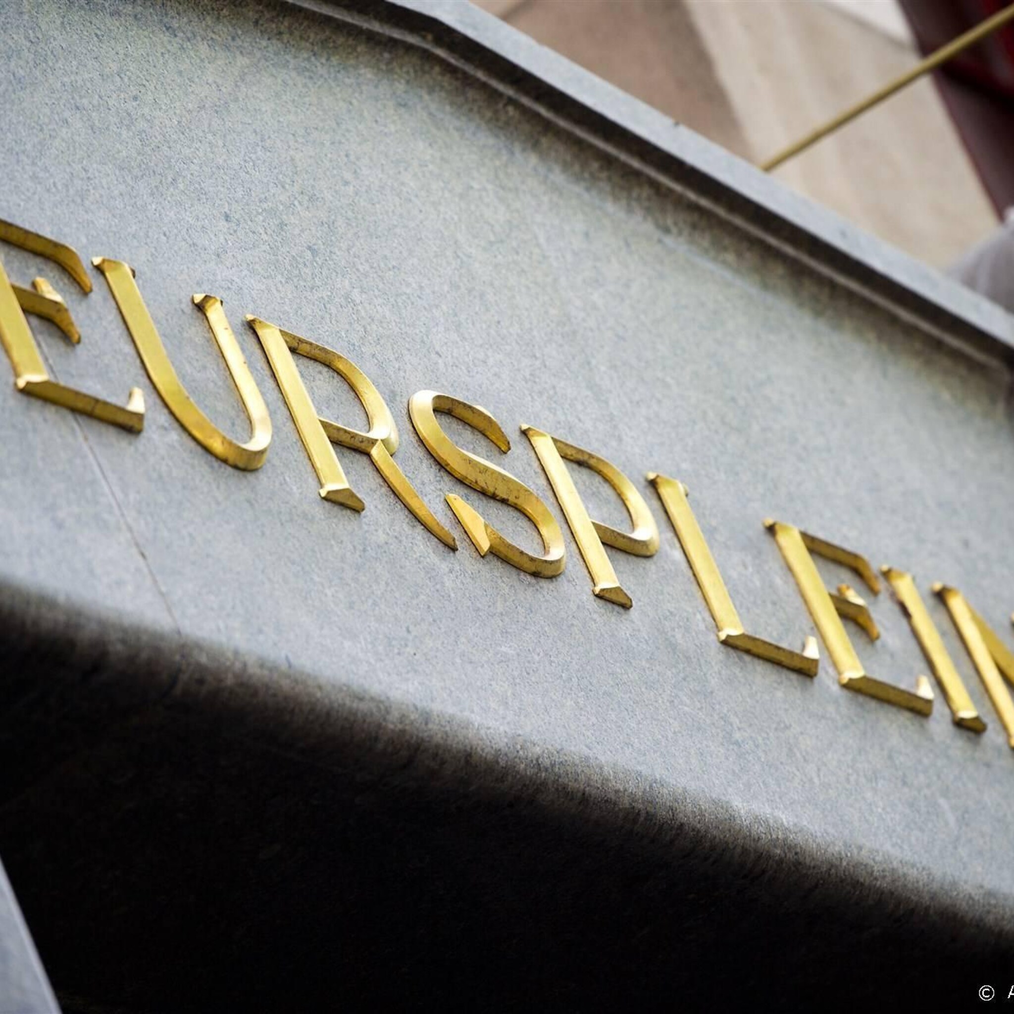 aex verder omlaag italiaanse banken onderuit in milaan