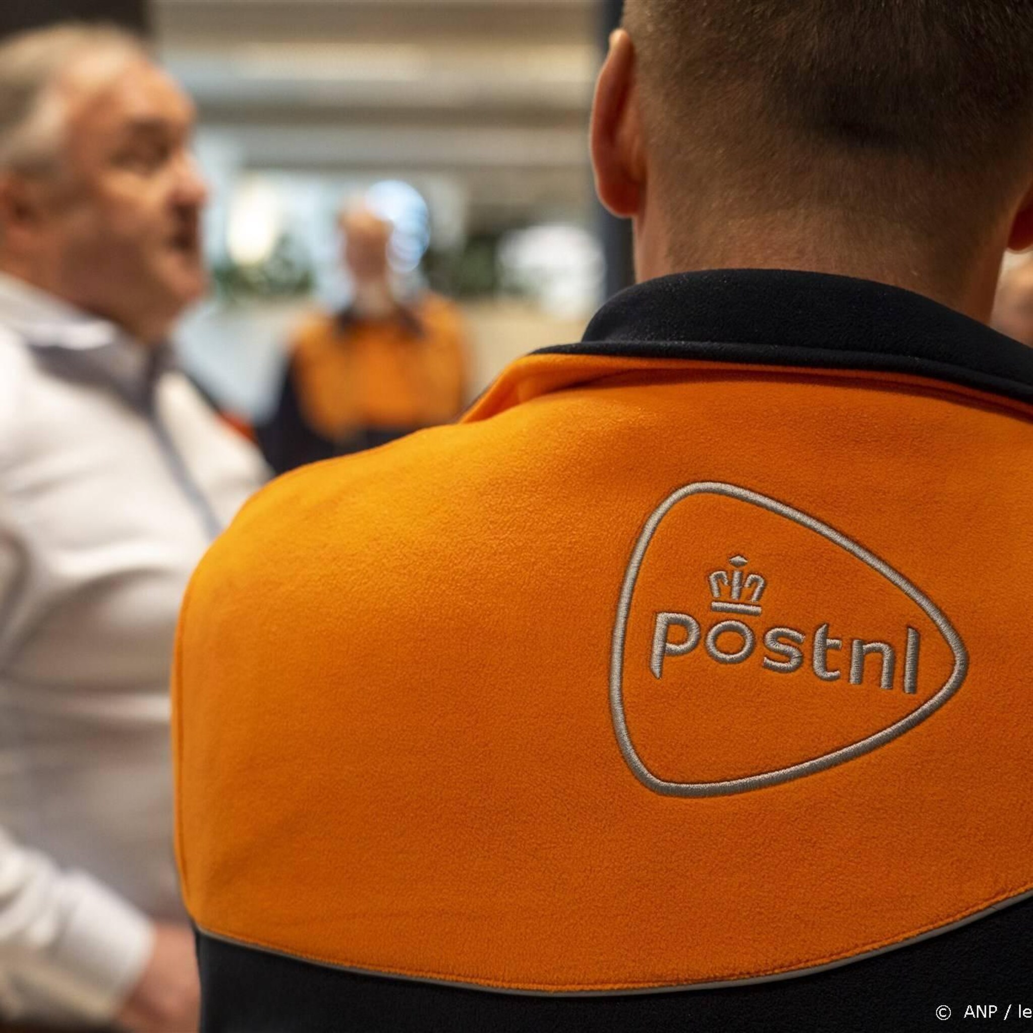 postnl grote winnaar op het damrak na goed ontvangen resultaten