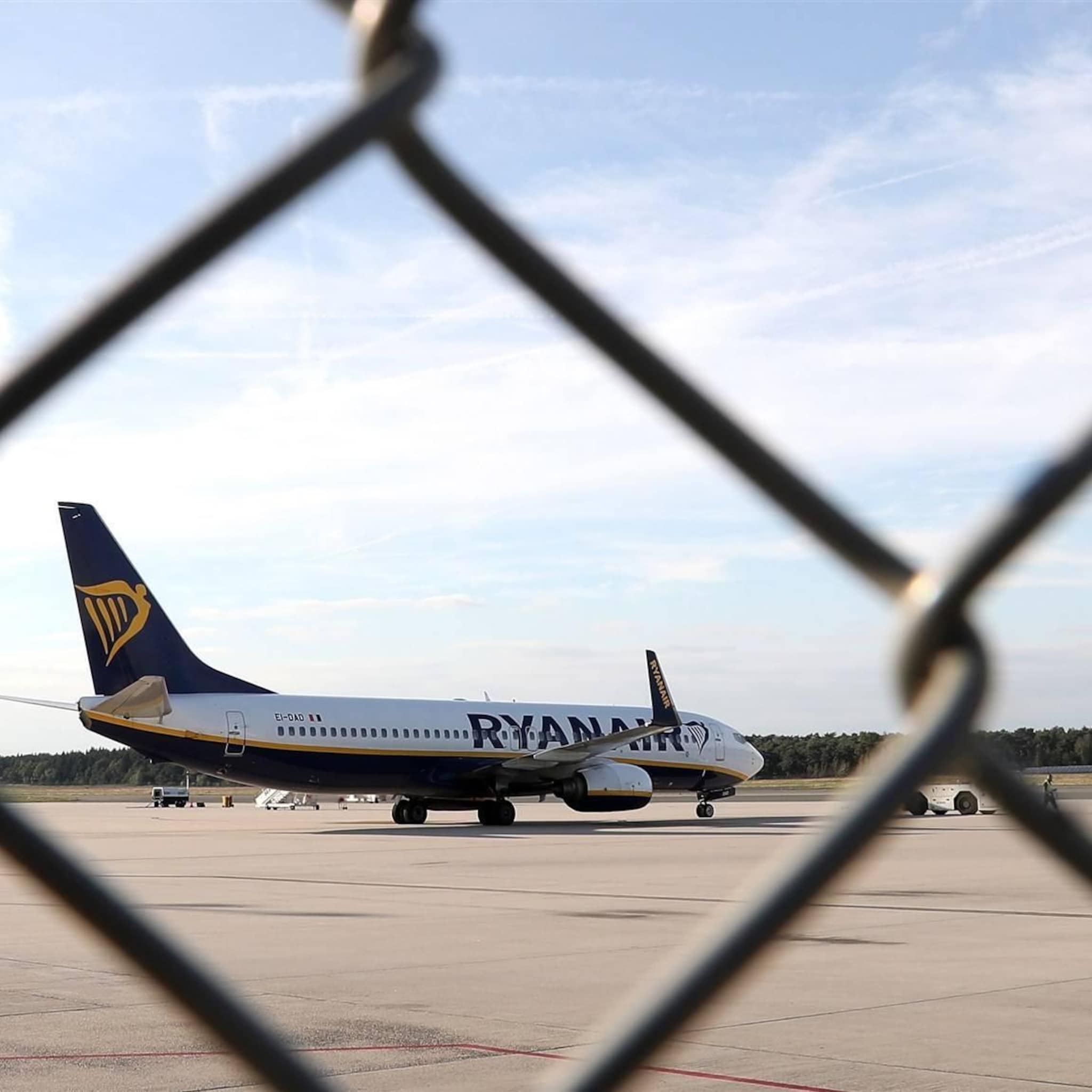 airport weeze kent recordzomer met helft meer passagiers