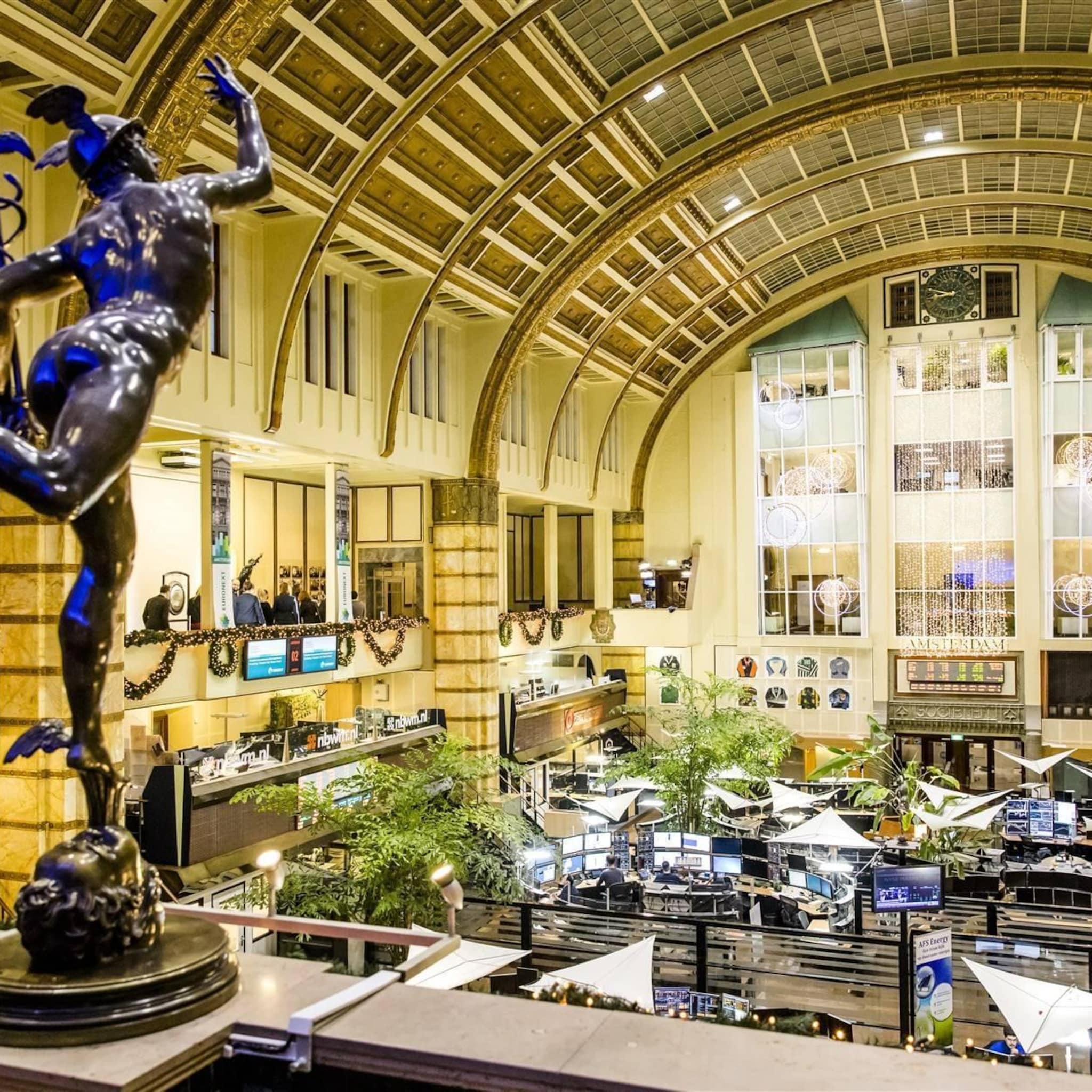 aandacht op damrak voor banenrapport vs en cijfers imcd