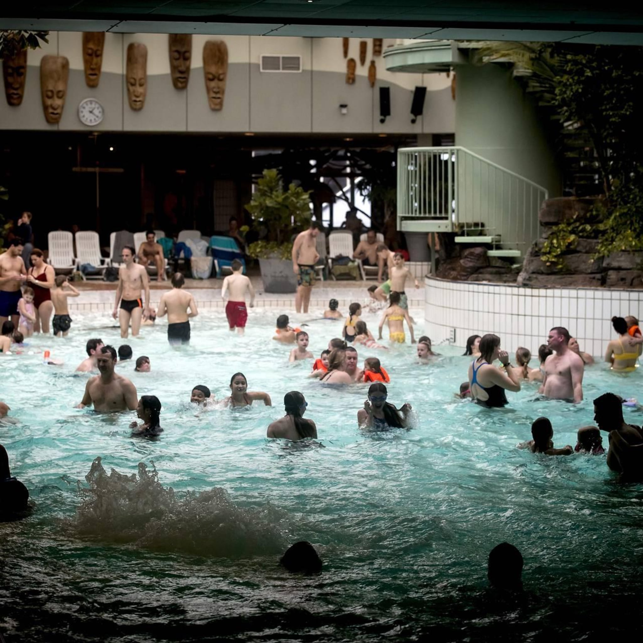 drukte bij binnenzwembaden vanwege slecht zomerweer