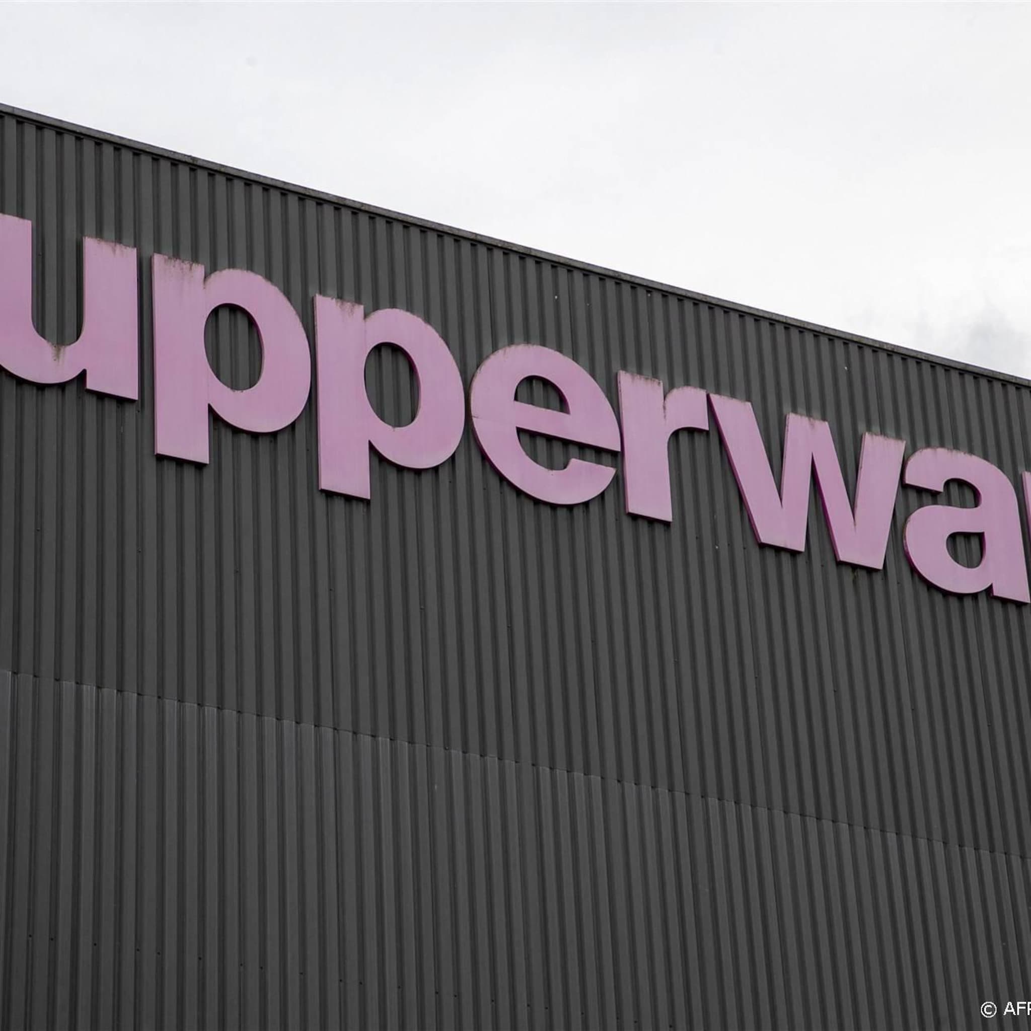 kleine beleggers storten zich op bijna failliet tupperware