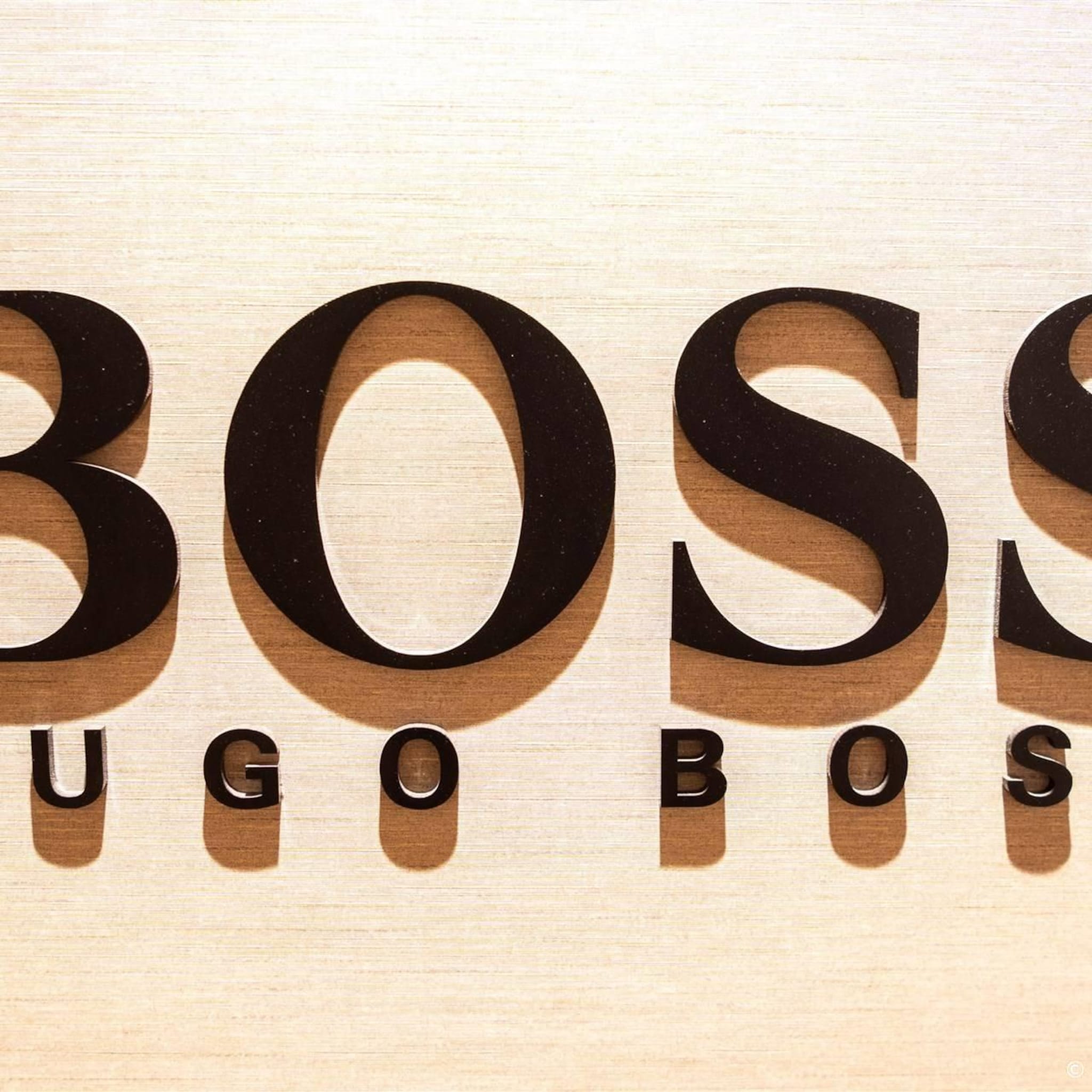hugo boss verhoogt omzetverwachting door aanhoudende sterke vraag