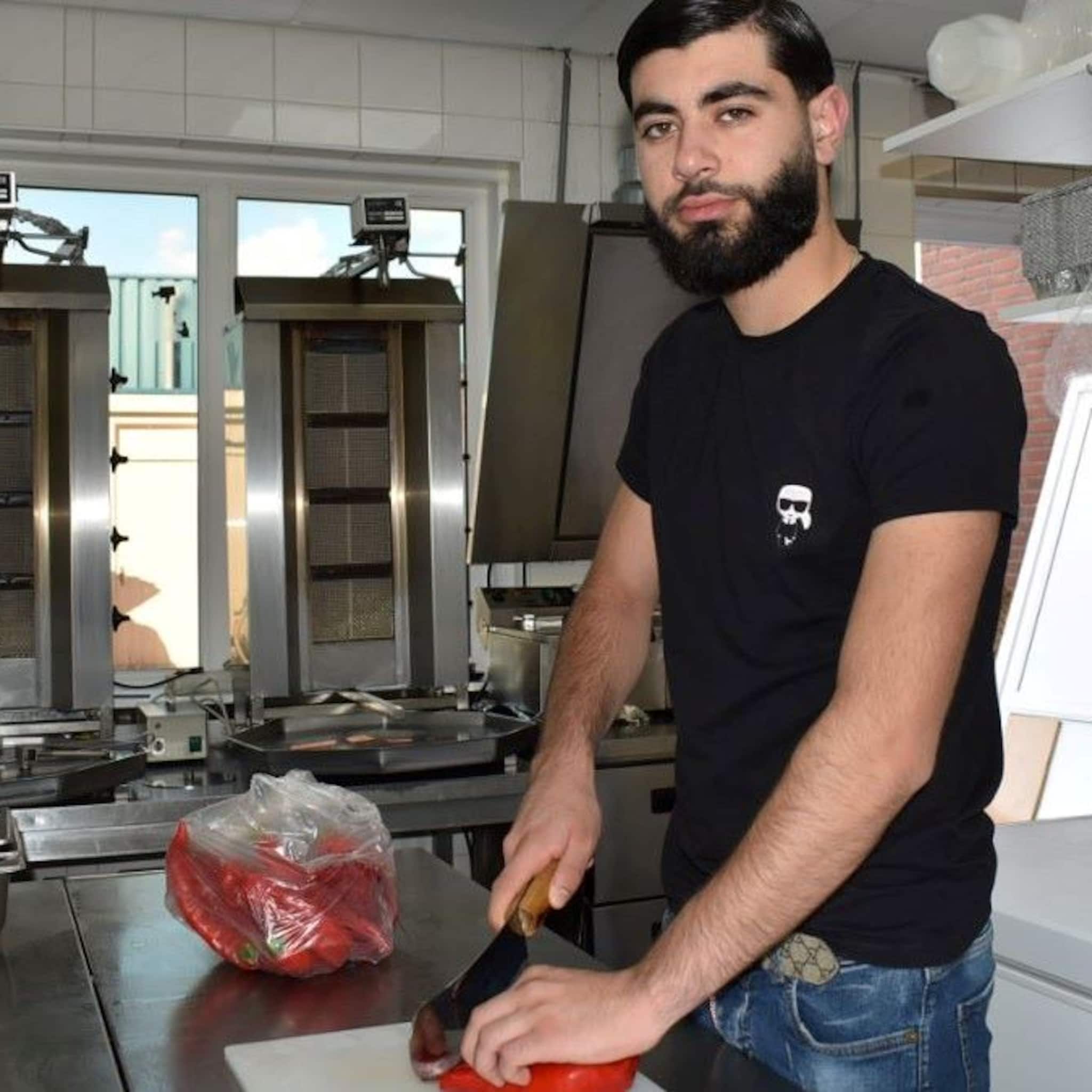 kubilay 20 is eigenaar van een barbershop en heeft nu ook eigen grillroom