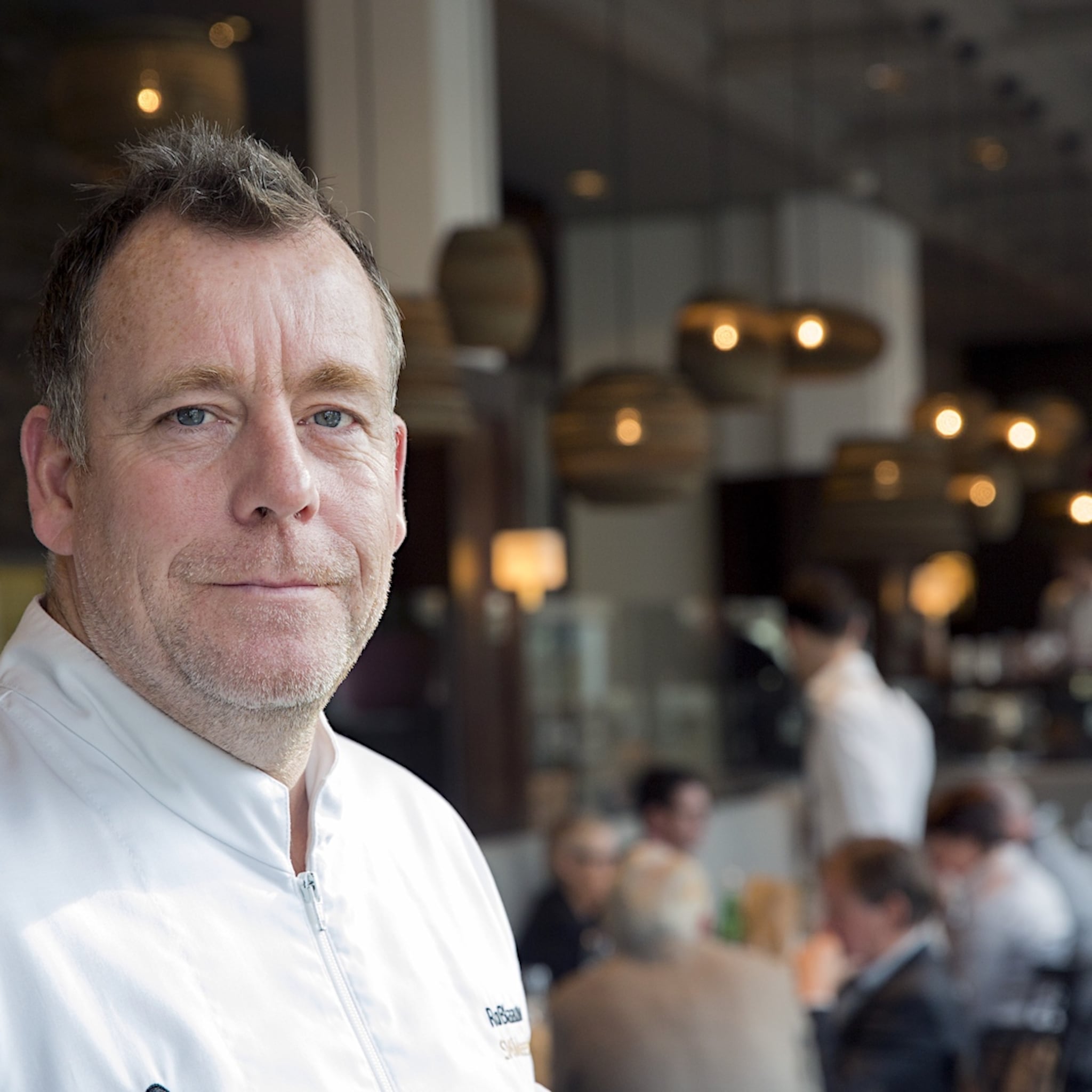 nieuw restaurant ron blaauw vijfde gastrobar opent aan de kust