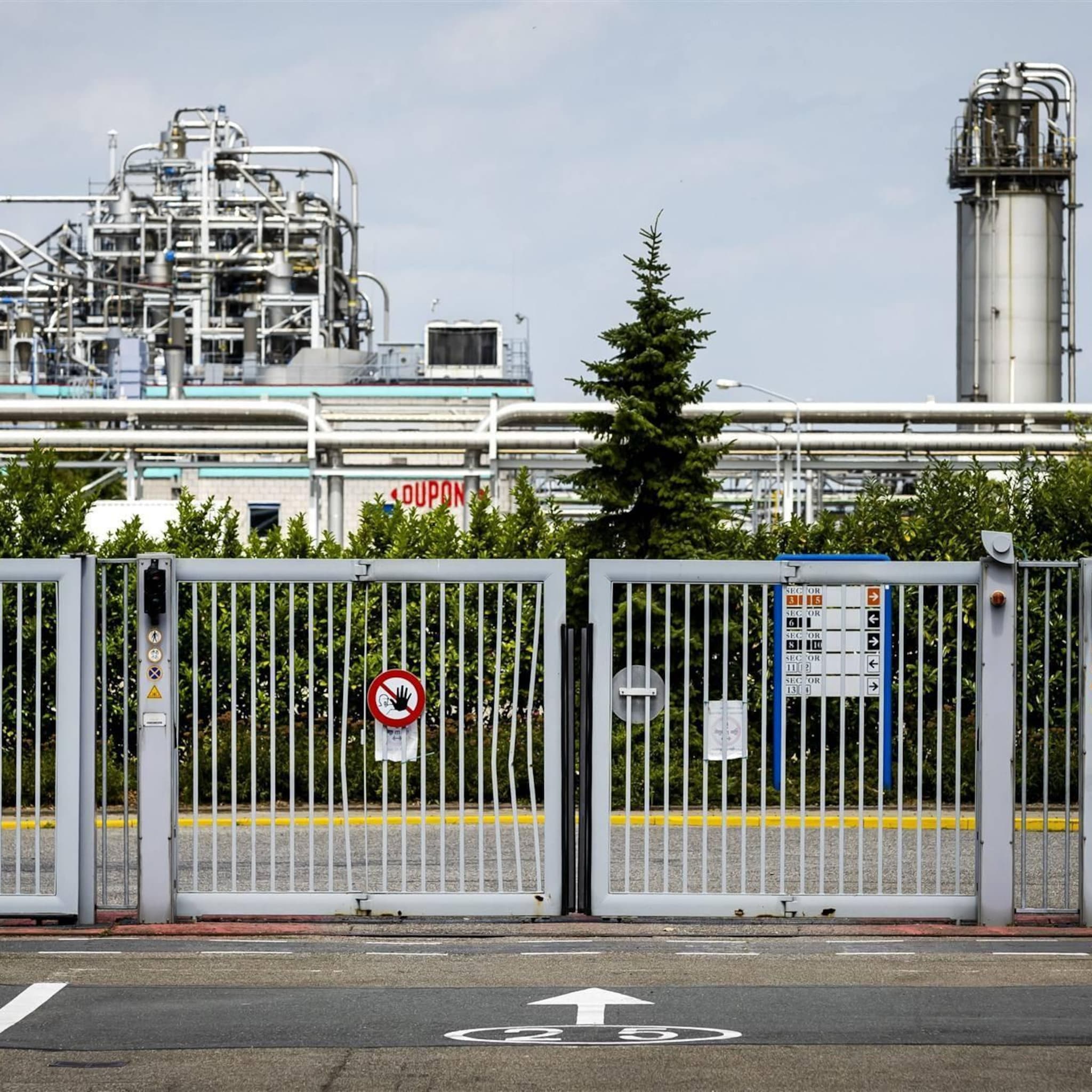 nederlandse industrie blijft krimpen ondanks lichte verbetering