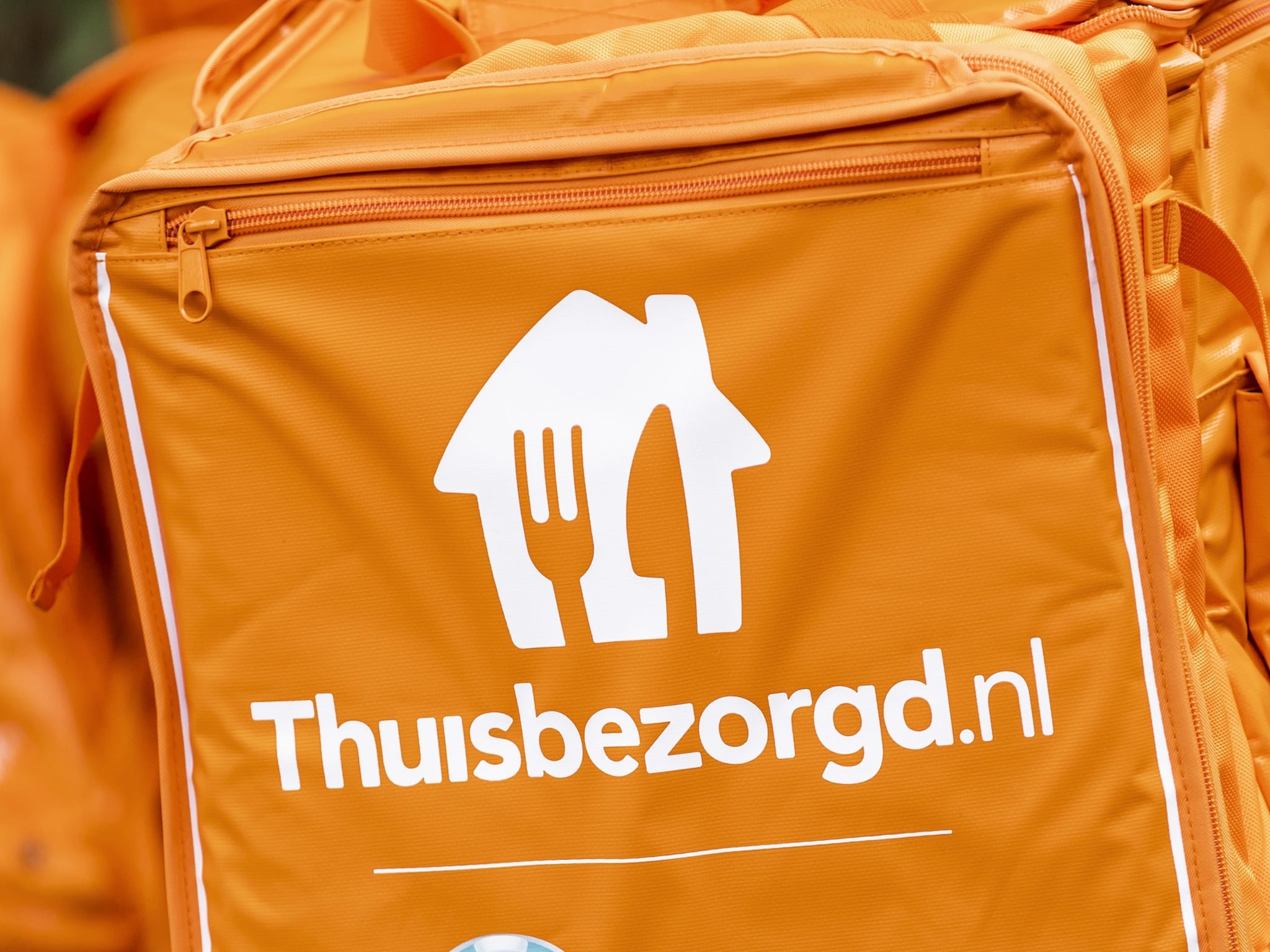 thuisbezorgd en lush slaan handen ineen van pizza s tot verzorgingsmiddelen direct aan huis