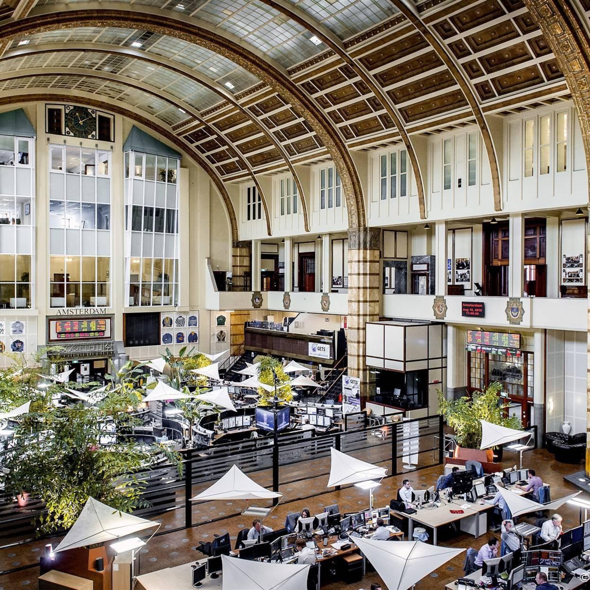 heineken hard onderuit in aex na tegenvallende cijfers