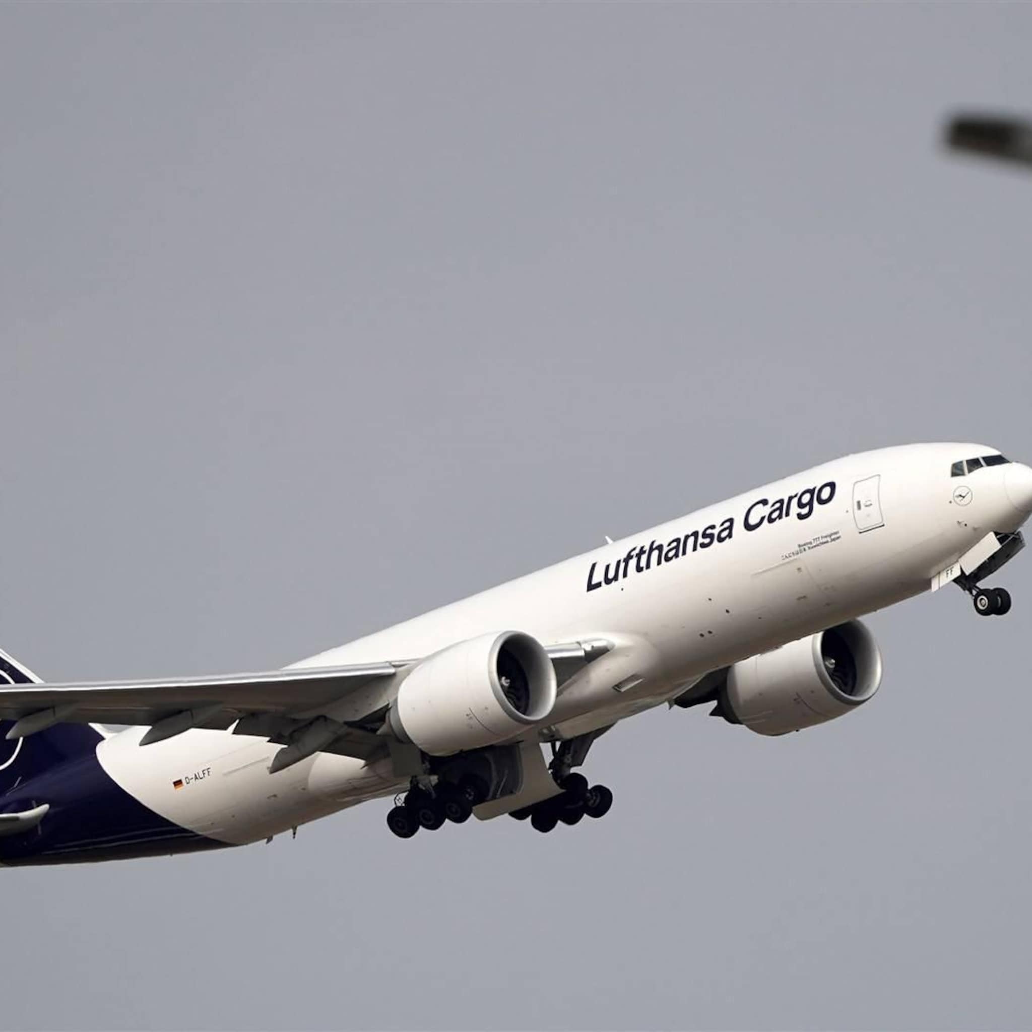 schadeclaims lufhansa bij klimaatgroep voor actie op vliegvelden