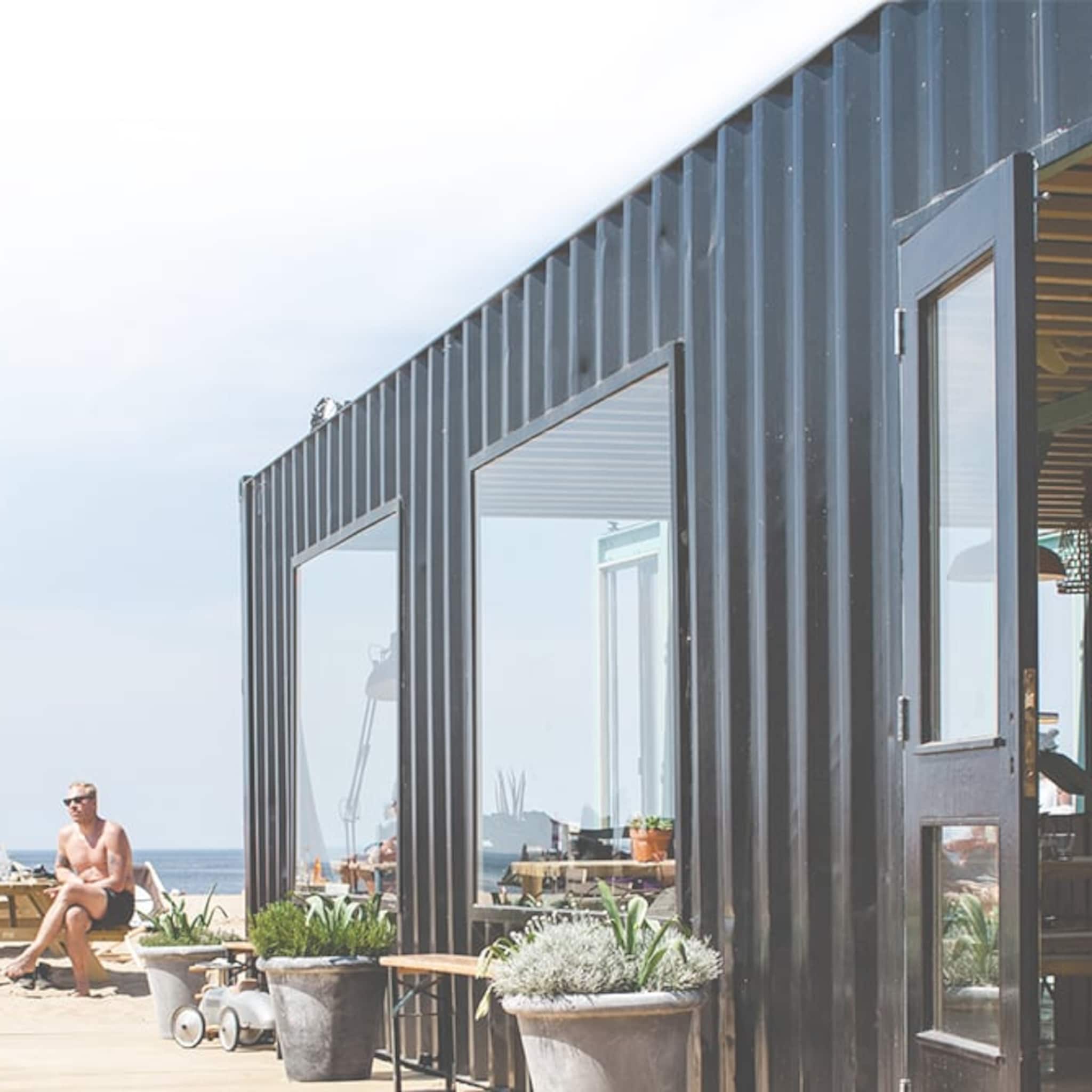 deze strandtent heeft geen eigenaar en streeft niet naar winstmaximalisatie dit is waarom