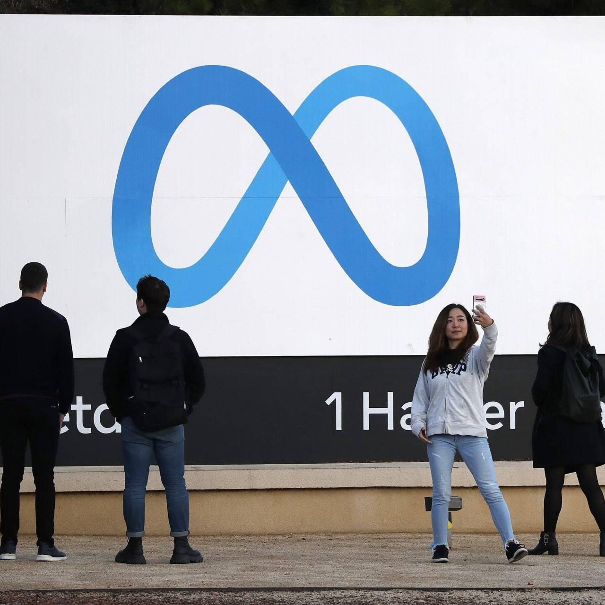 facebook moeder profiteert van meer maar goedkopere reclames