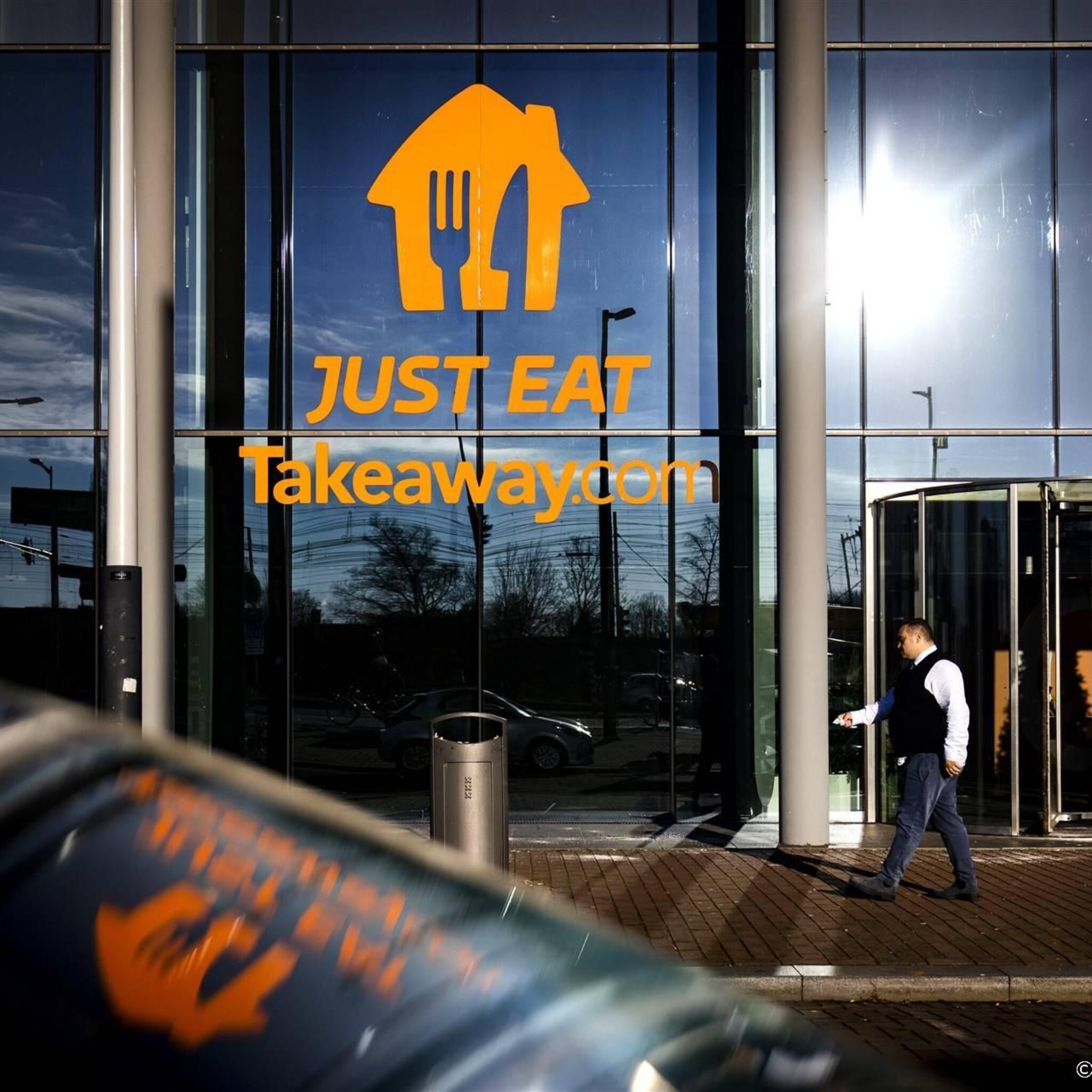 moederbedrijf thuisbezorgd nl verwerkt minder bestellingen