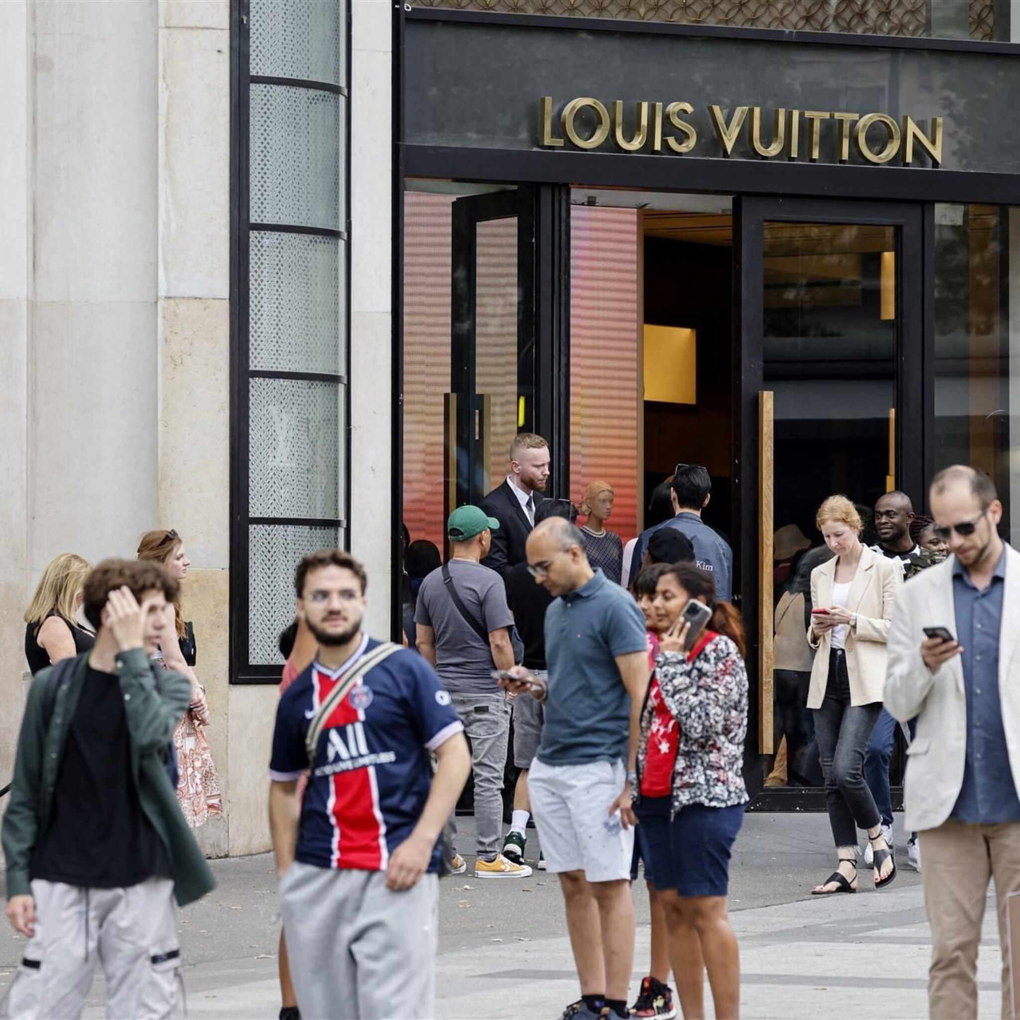 moederbedrijf louis vuitton ziet winst met 30 procent stijgen