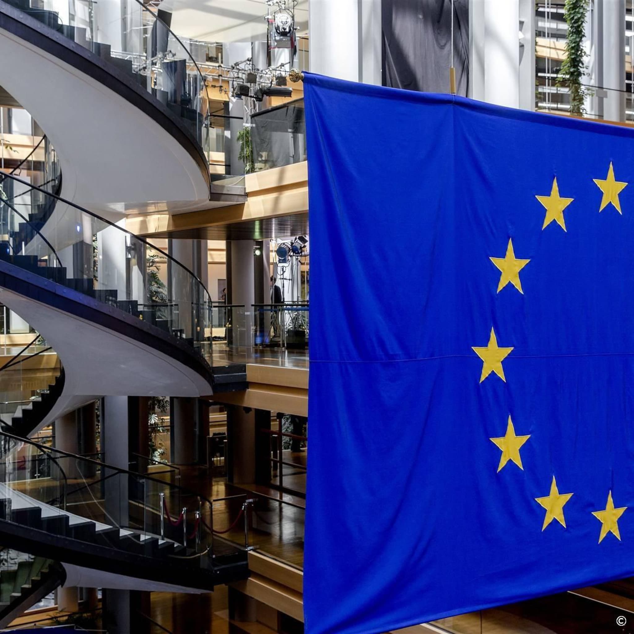 bedrijvigheid economie eurozone krimpt sterker