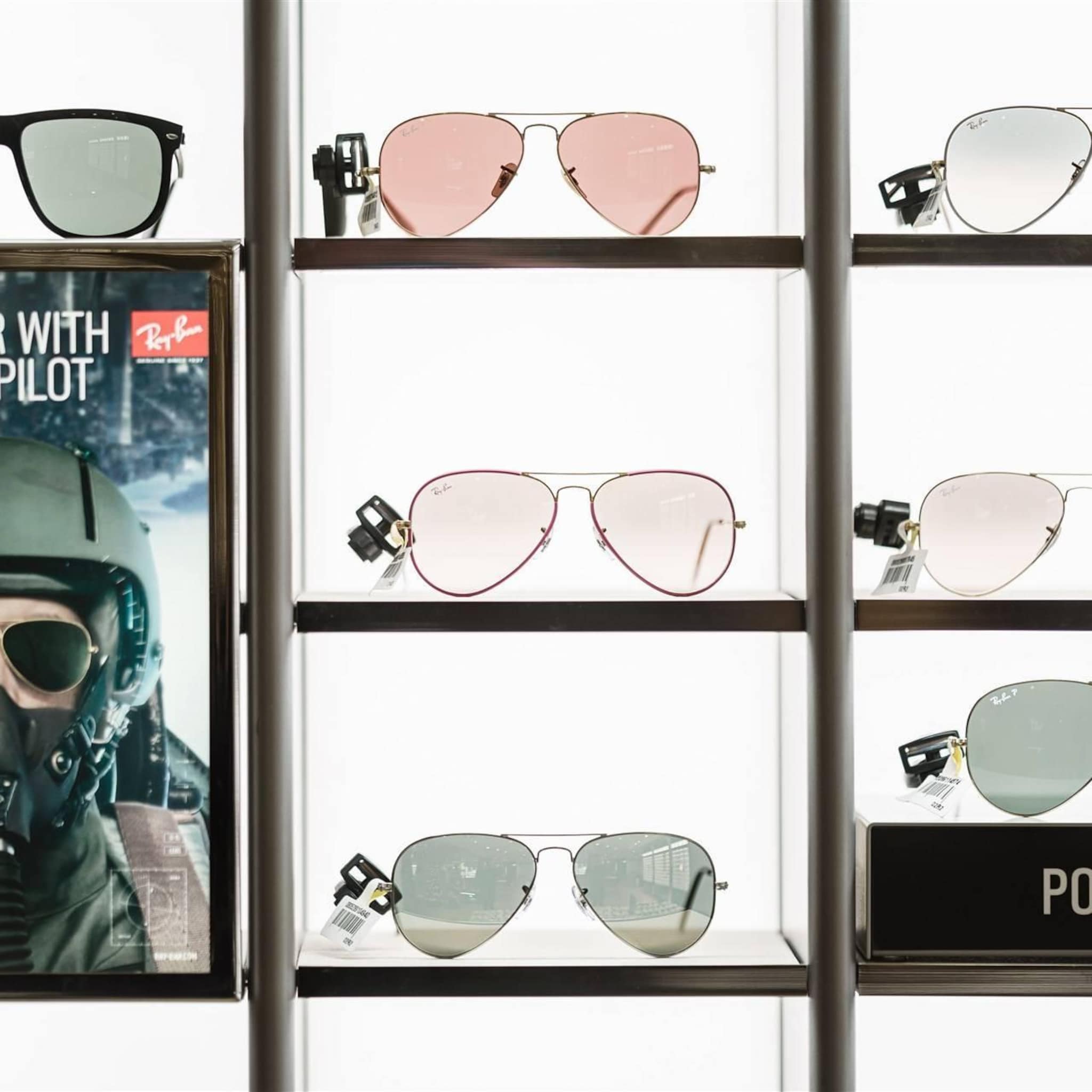 eigenaar brillenmaker ray ban aangeklaagd voor opblazen prijzen