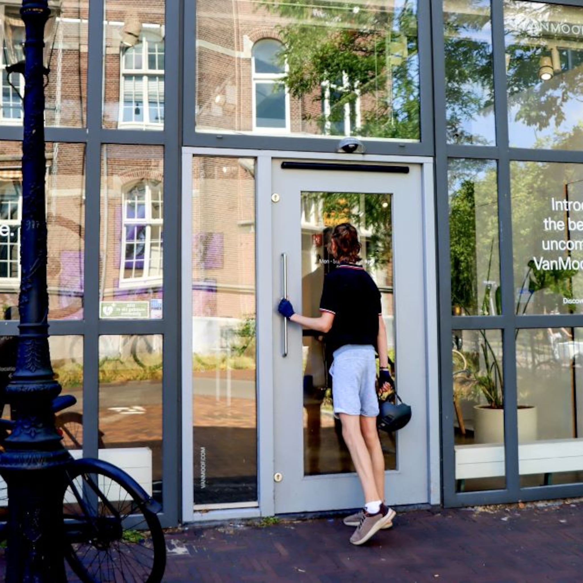 oud medewerkers over vanmoof klanten kwamen paar uur na reparatie terug met volgend probleem