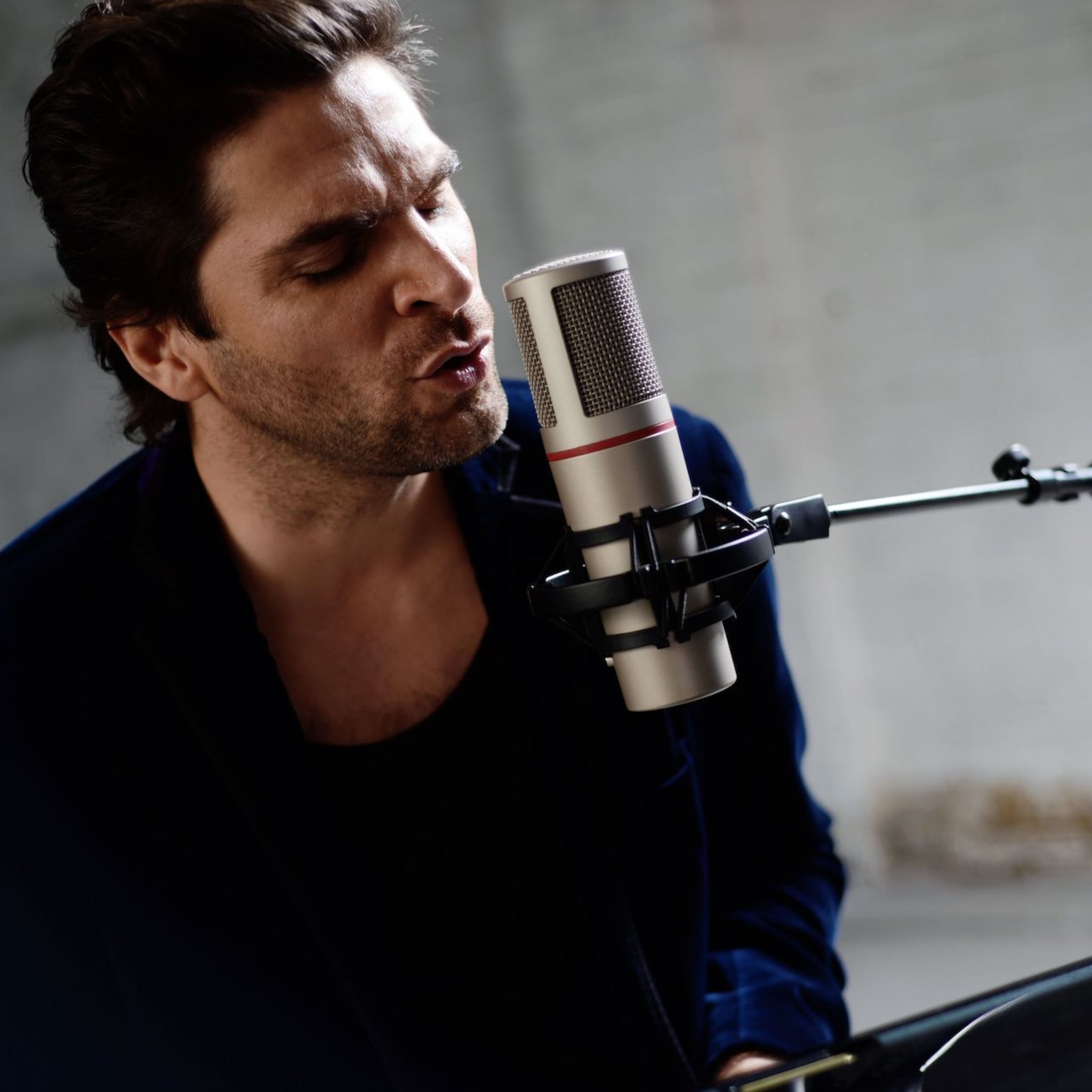 xander de buisonje lanceert eerste in ear computer ter wereld