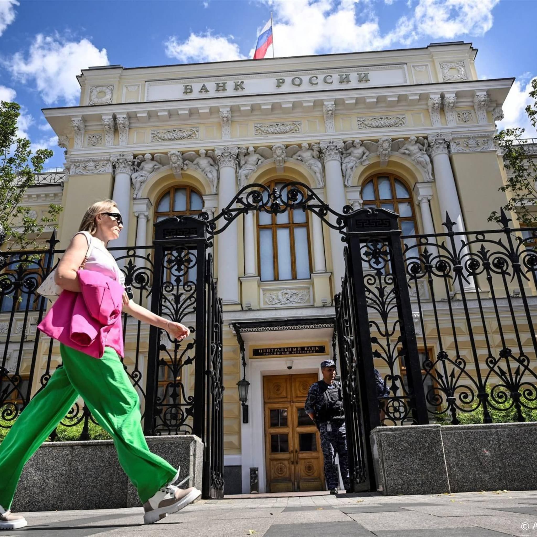 russische centrale bank vreest sterke inflatie en verhoogt rente