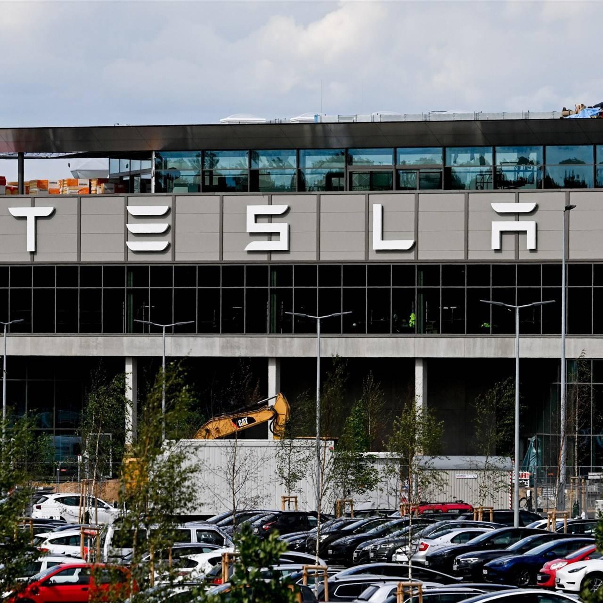 omzet tesla stijgt naar bijna 25 miljard in tweede kwartaal