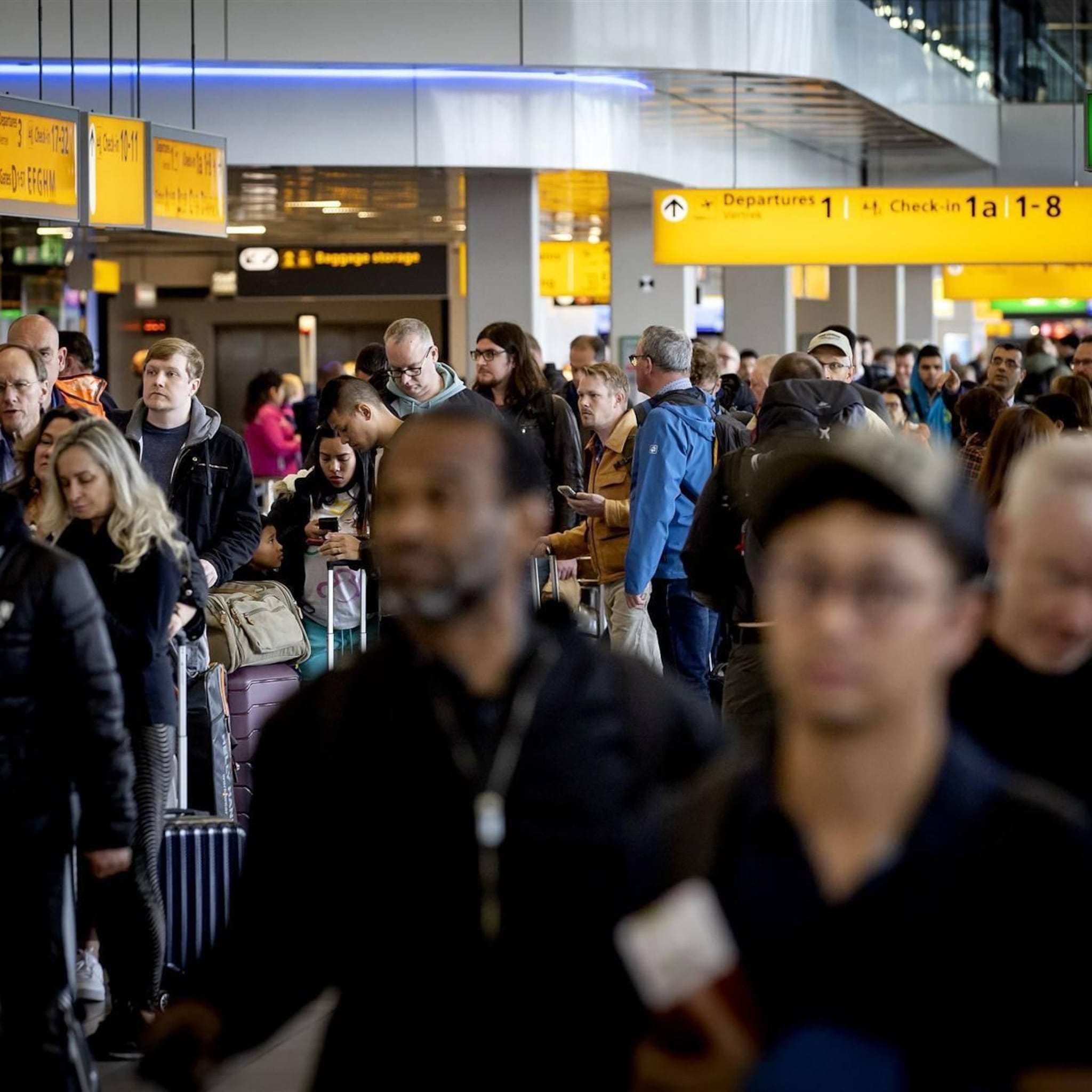 schiphol in juni ruim 5 6 miljoen passagiers verwelkomd