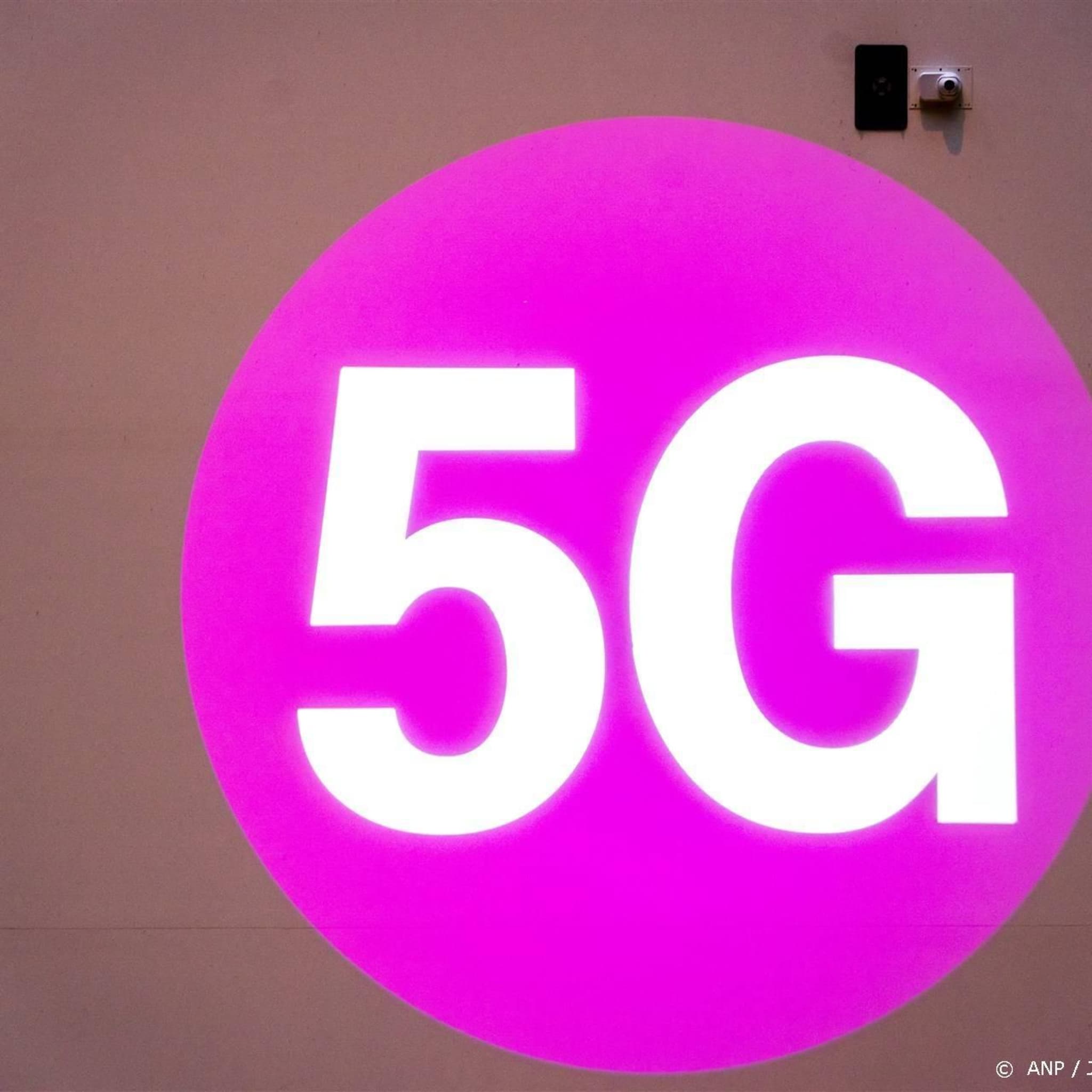 helft nederlanders maakt kosten buiten databundel op vakantie