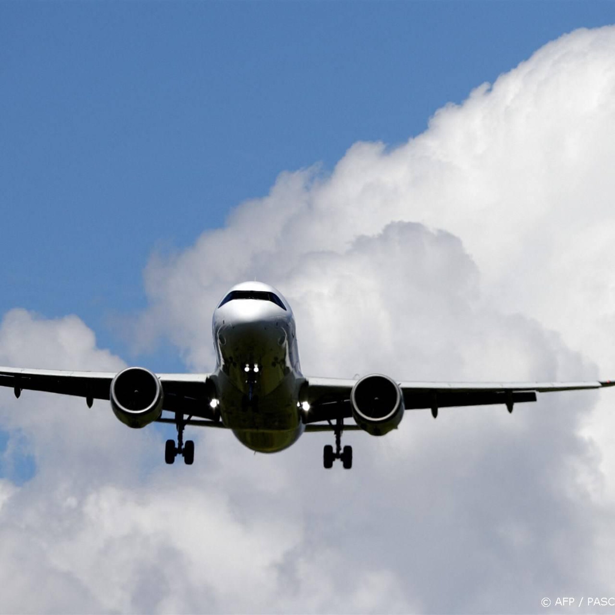 brand op luchthaven catania geen vluchten tot woensdagmiddag