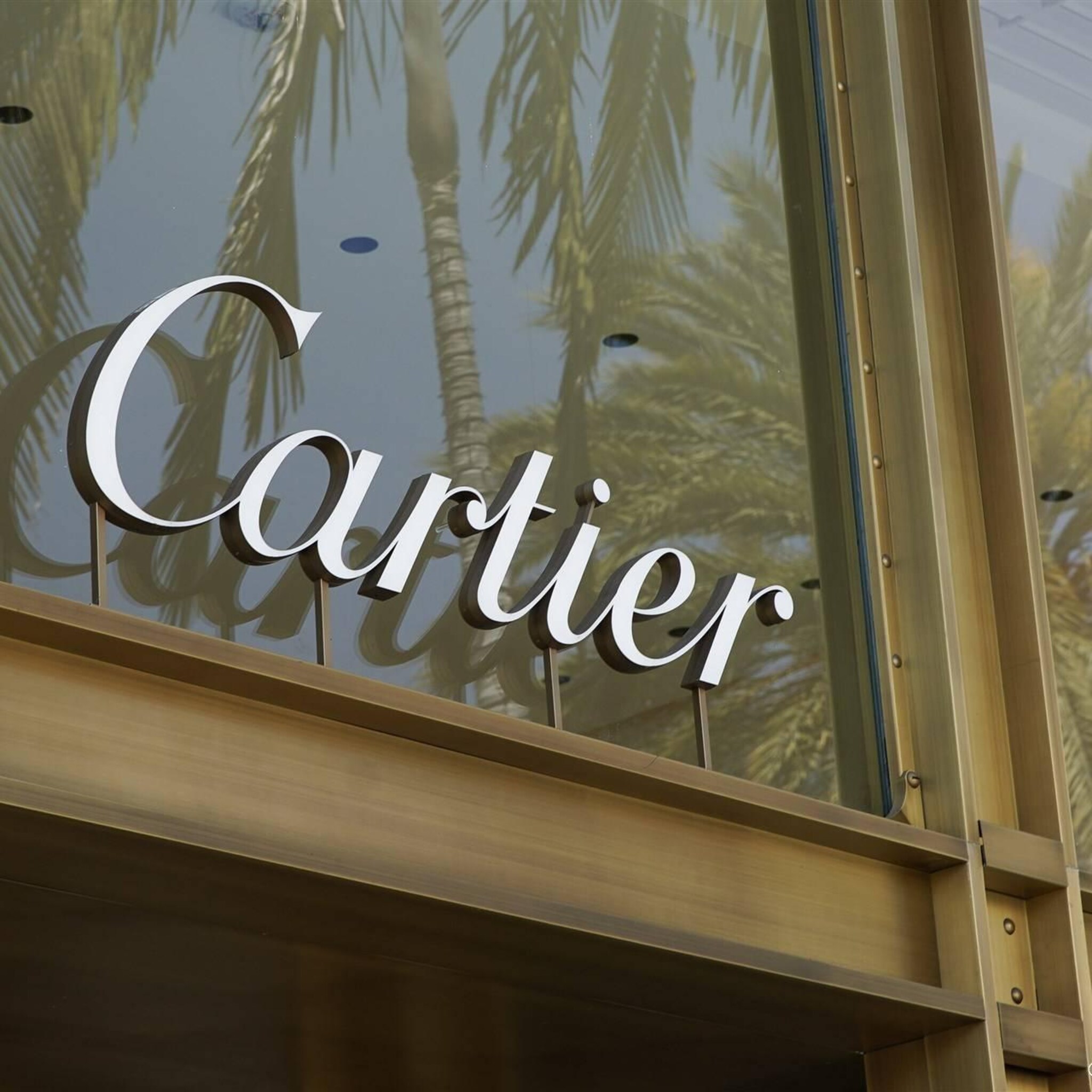 luxeconcern richemont ziet opleving verkopen in china