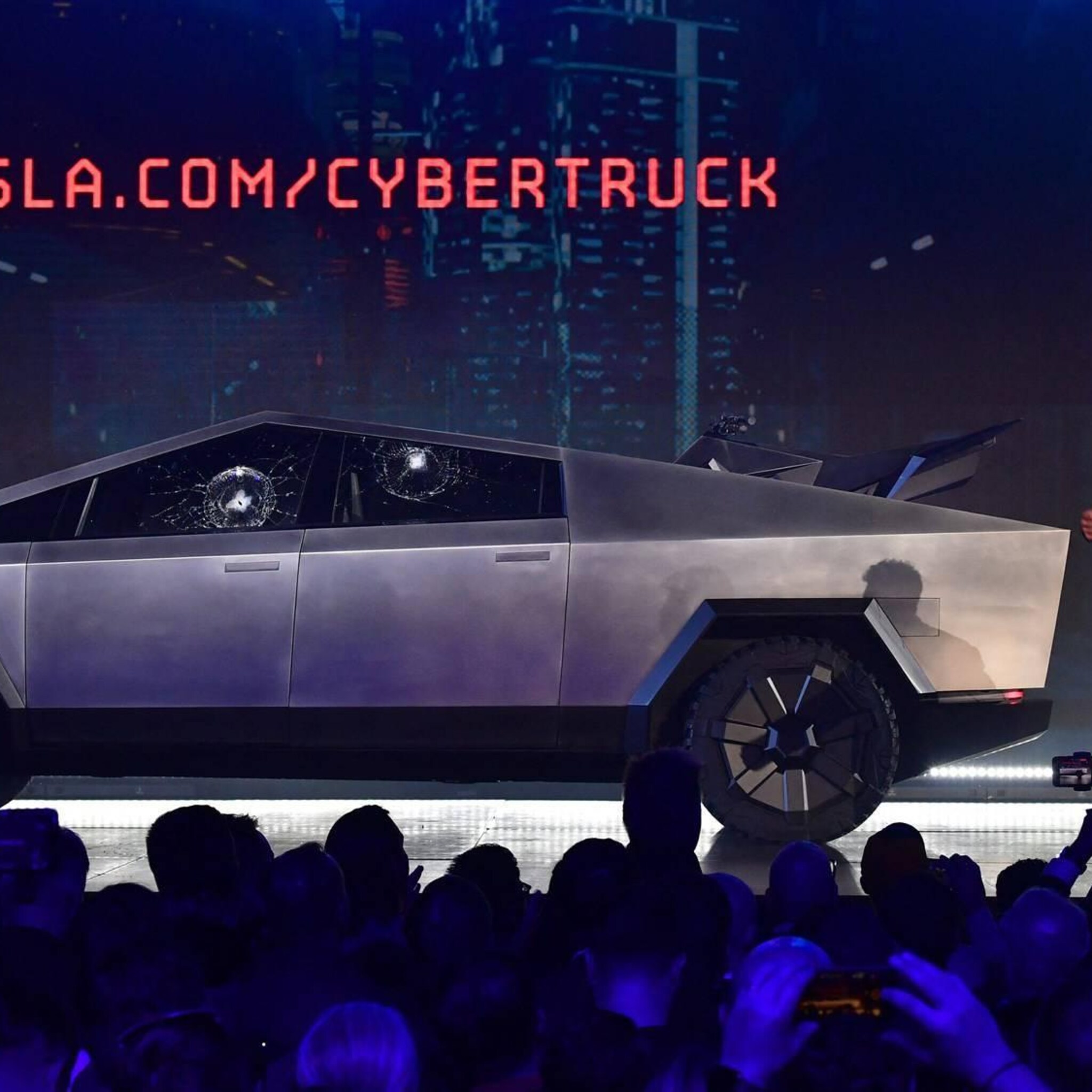 tesla start productie cybertruck twee jaar achter op schema