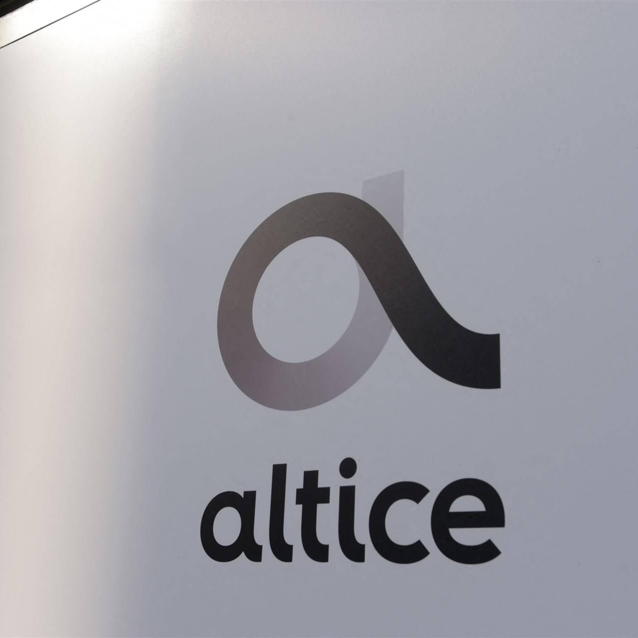 media medeoprichter telecombedrijf altice opgepakt in portugal