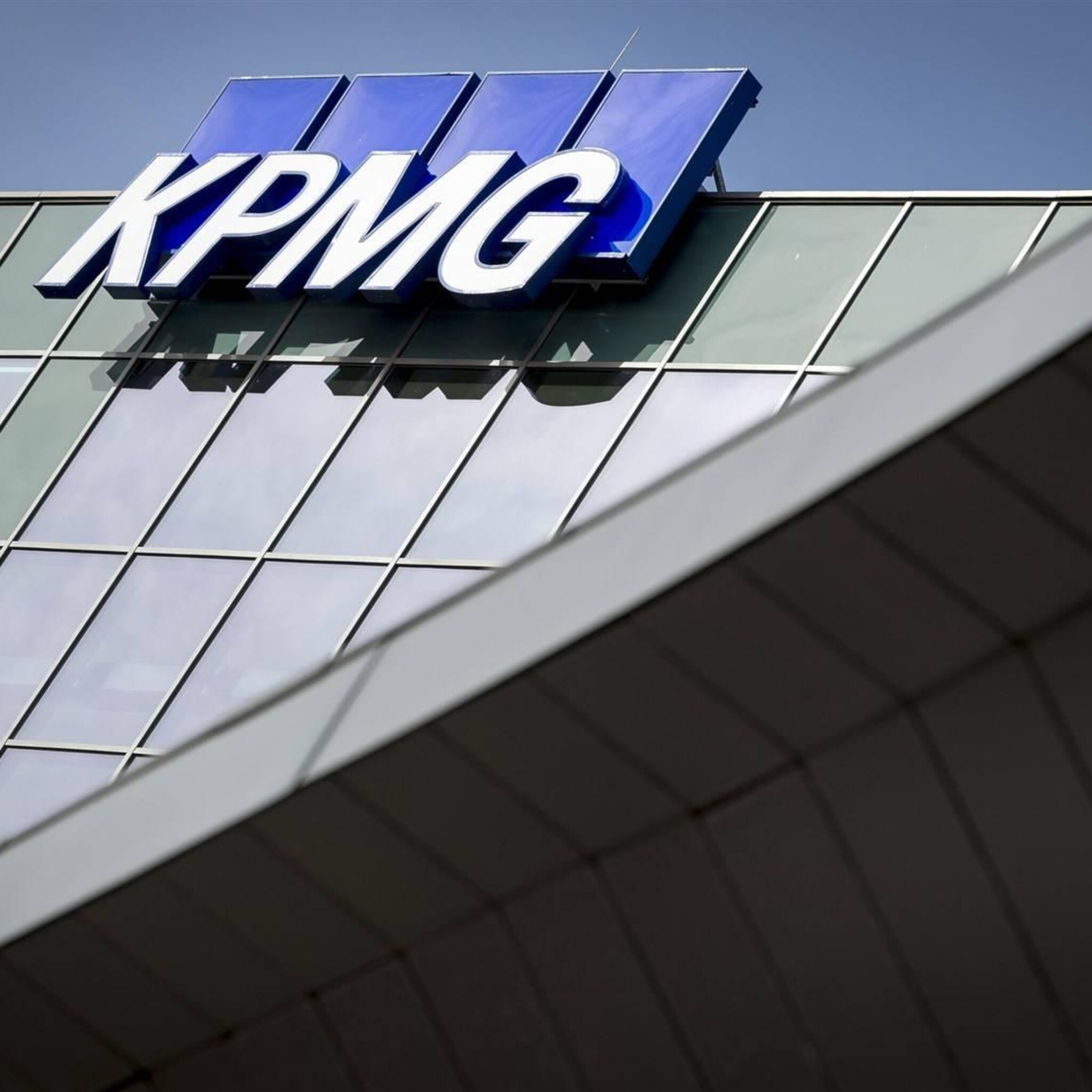 kpmg licht bedrijf door na toetsfraudeonderzoek deel top stapt op