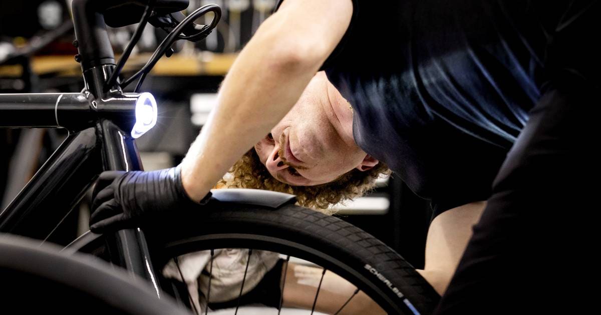 Om de problemen met reparaties het hoofd te bieden sloot VanMoof onlangs een deal met Kwikfit. Het kon de boel niet redden. Foto: ANP / ANP