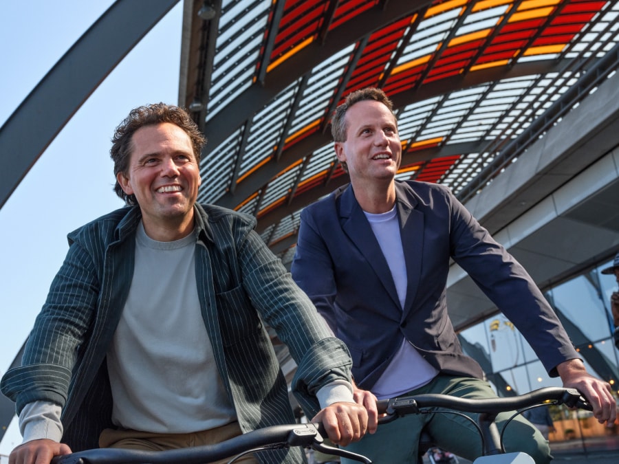 Taco (links) en Ties Carlier in betere tijden. Foto: VanMoof.