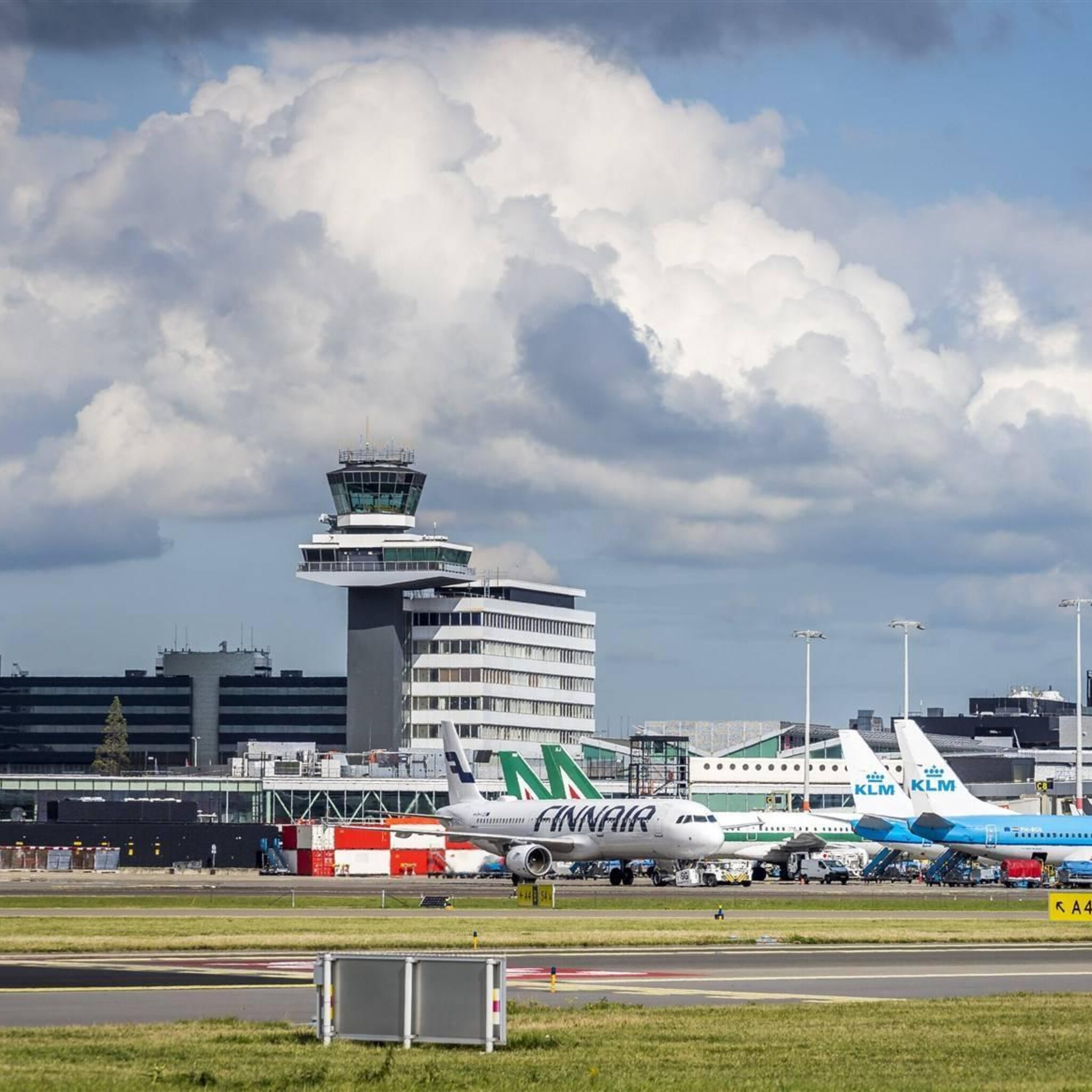 maatschappijen inperken vluchten schiphol wordt nog hele klus