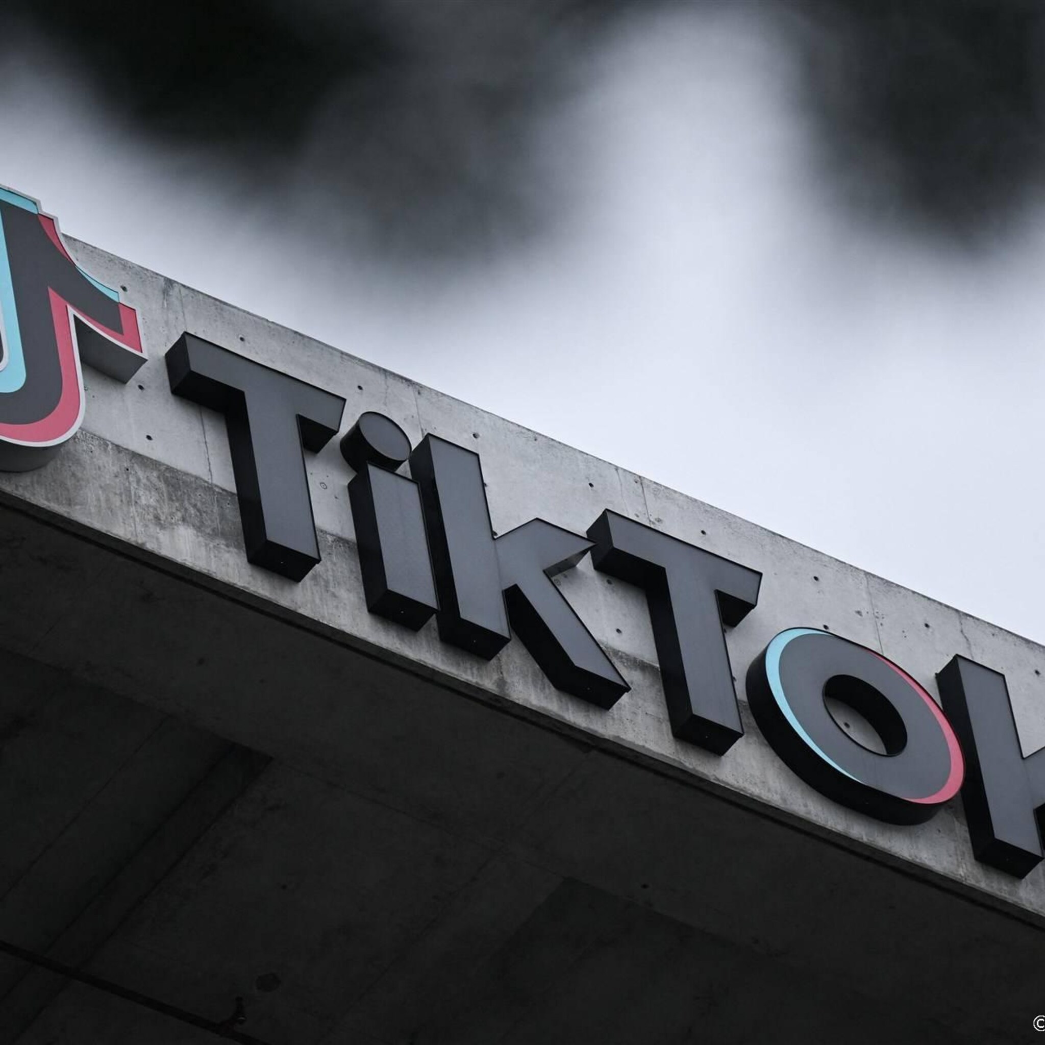 franse parlementariers dreigen tiktok met verbod