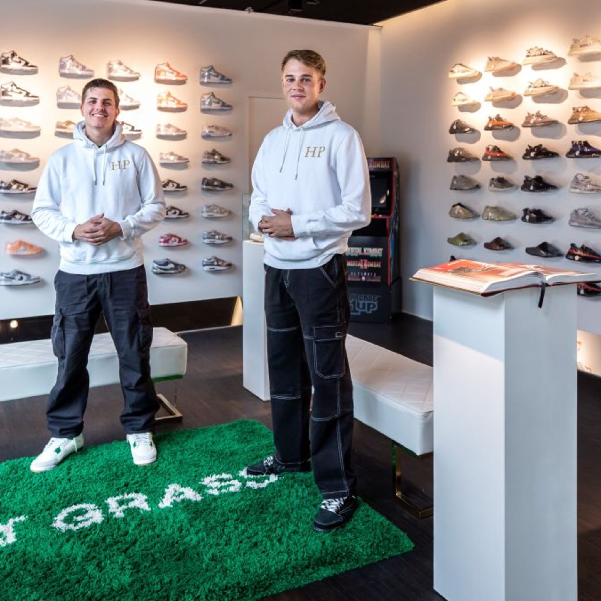 waarom jonge ondernemers marijn en luc juist wel fysieke sneakerwinkel openen in e commercetijden