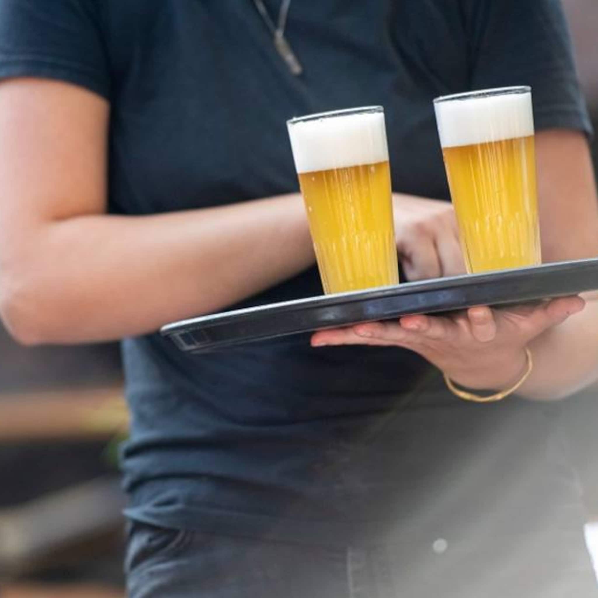 scooters en borrelbarbecues bedrijven trekken alles uit de kast voor vakantiekrachten