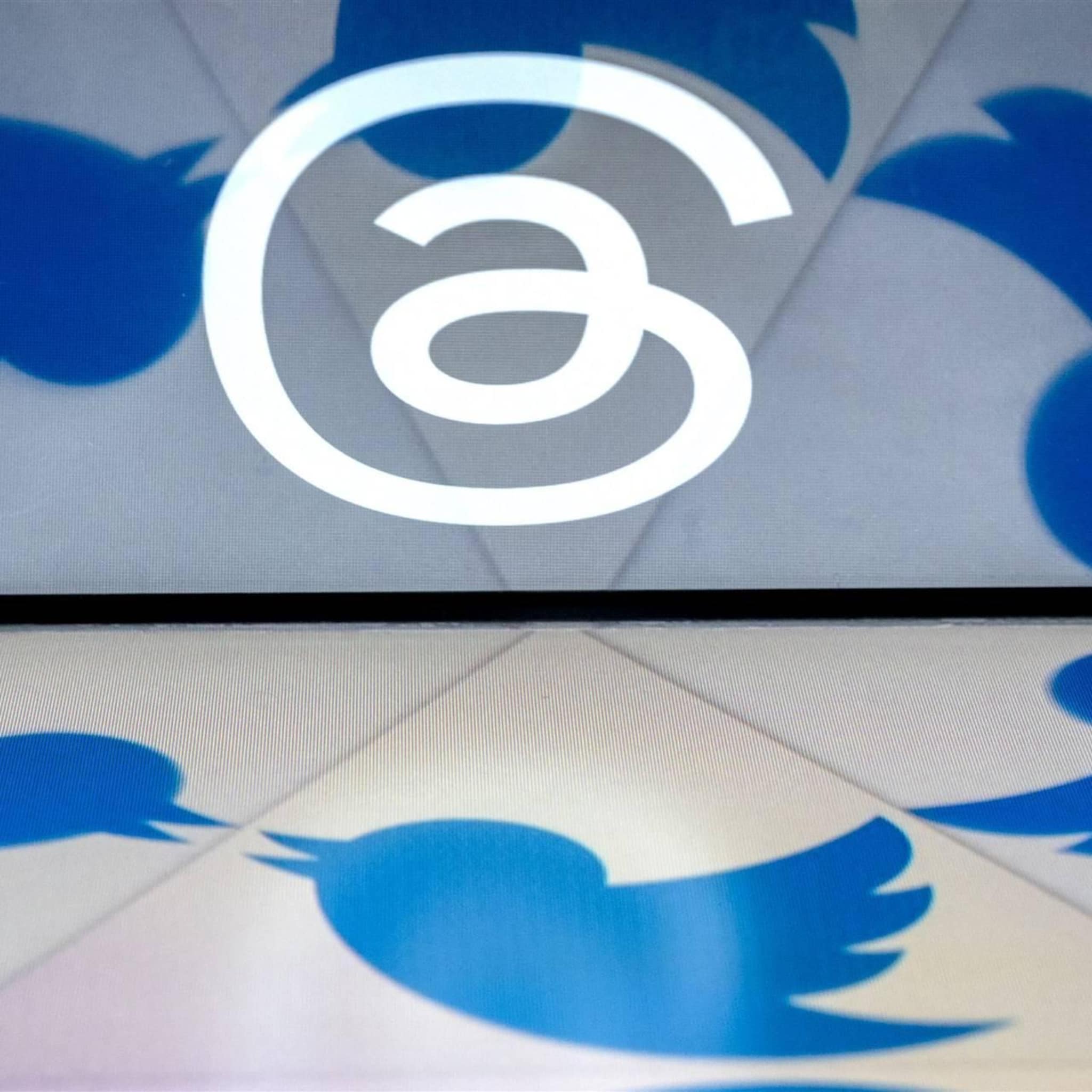 zuckerberg neemt twitterconcurrent threads in gebruik