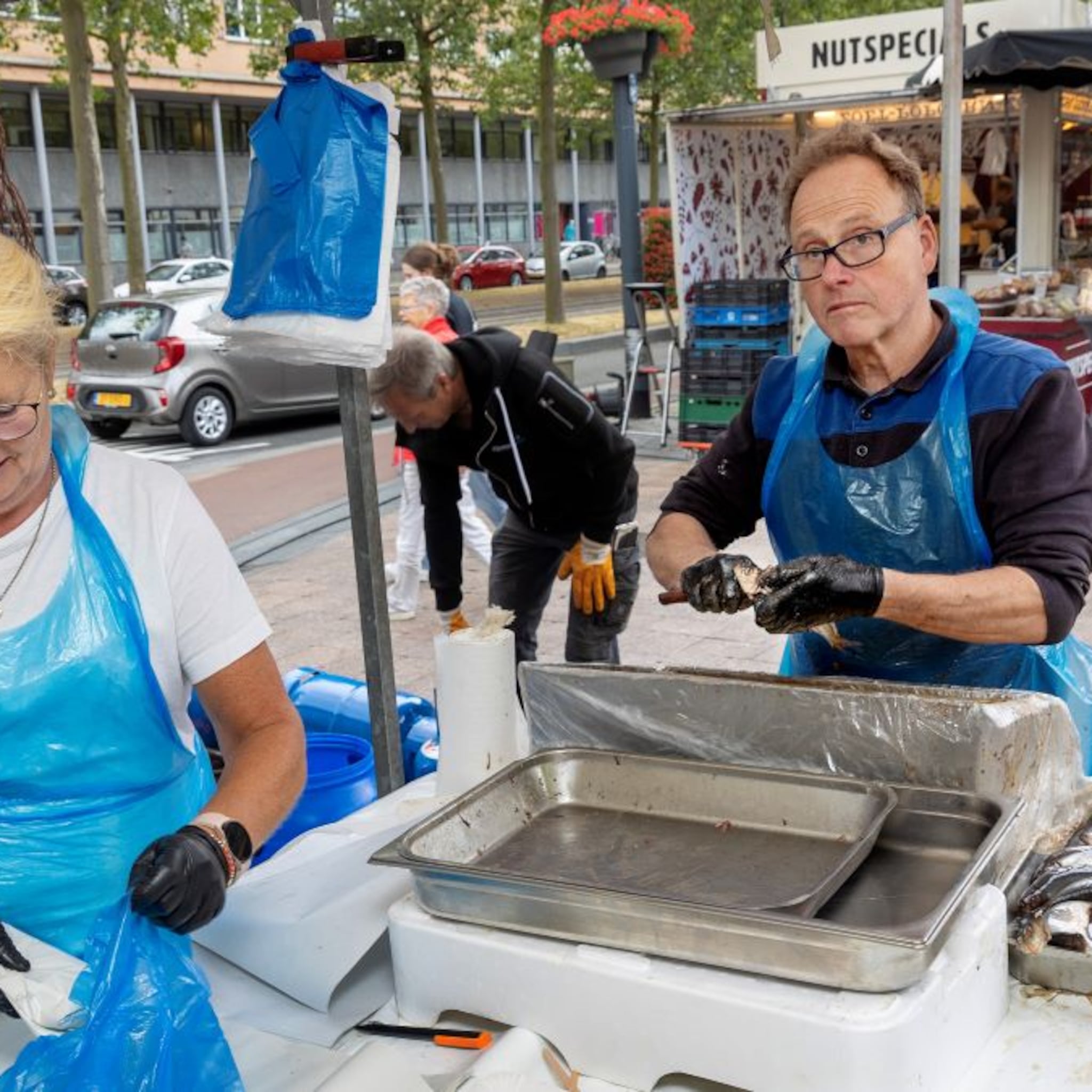 de haring is vet de aanvoer van personeel niet visboer moet kraam sluiten