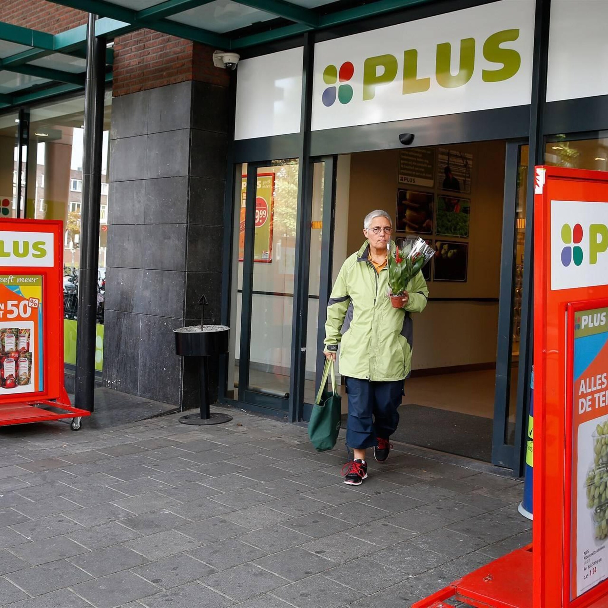 toezichthouder doet onderzoek naar plus om nieuwe plasticregels