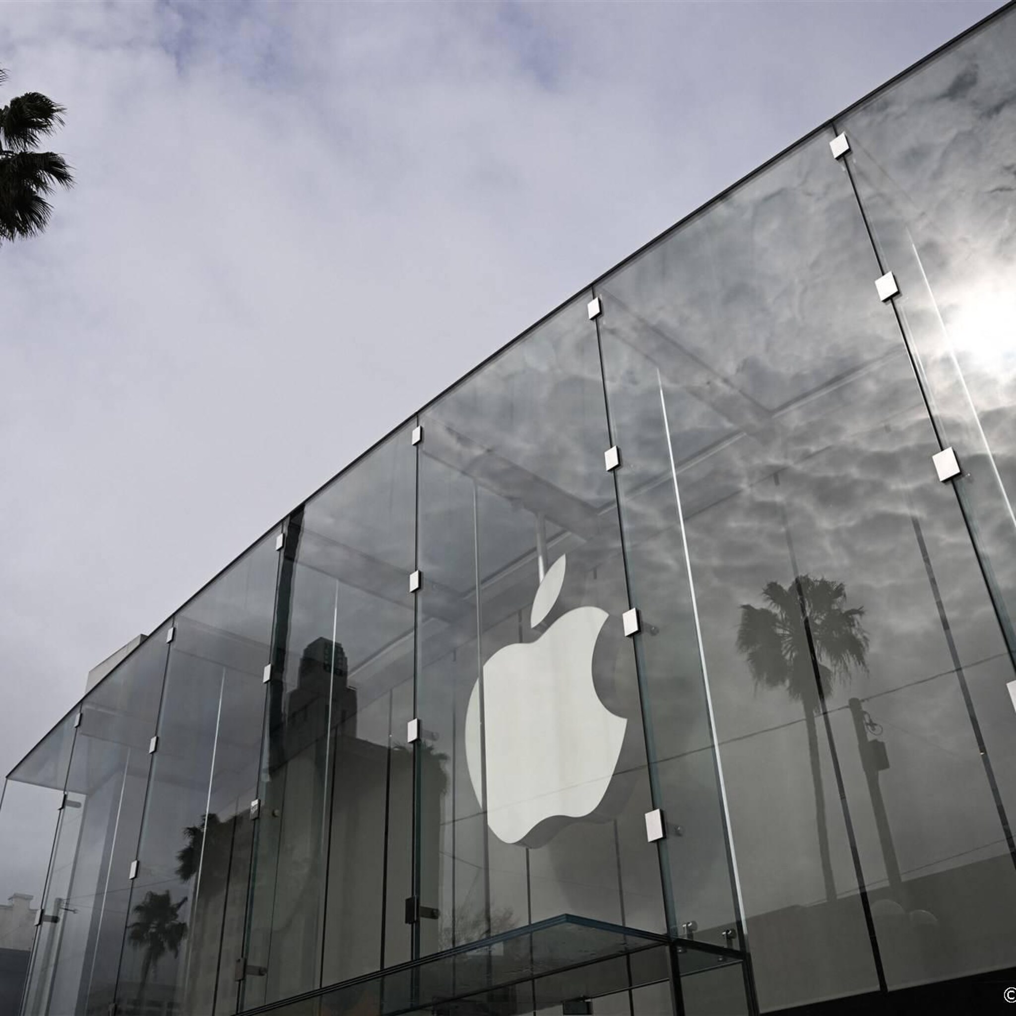 apple stijgt op wall street en is meer dan 3 biljoen dollar waard