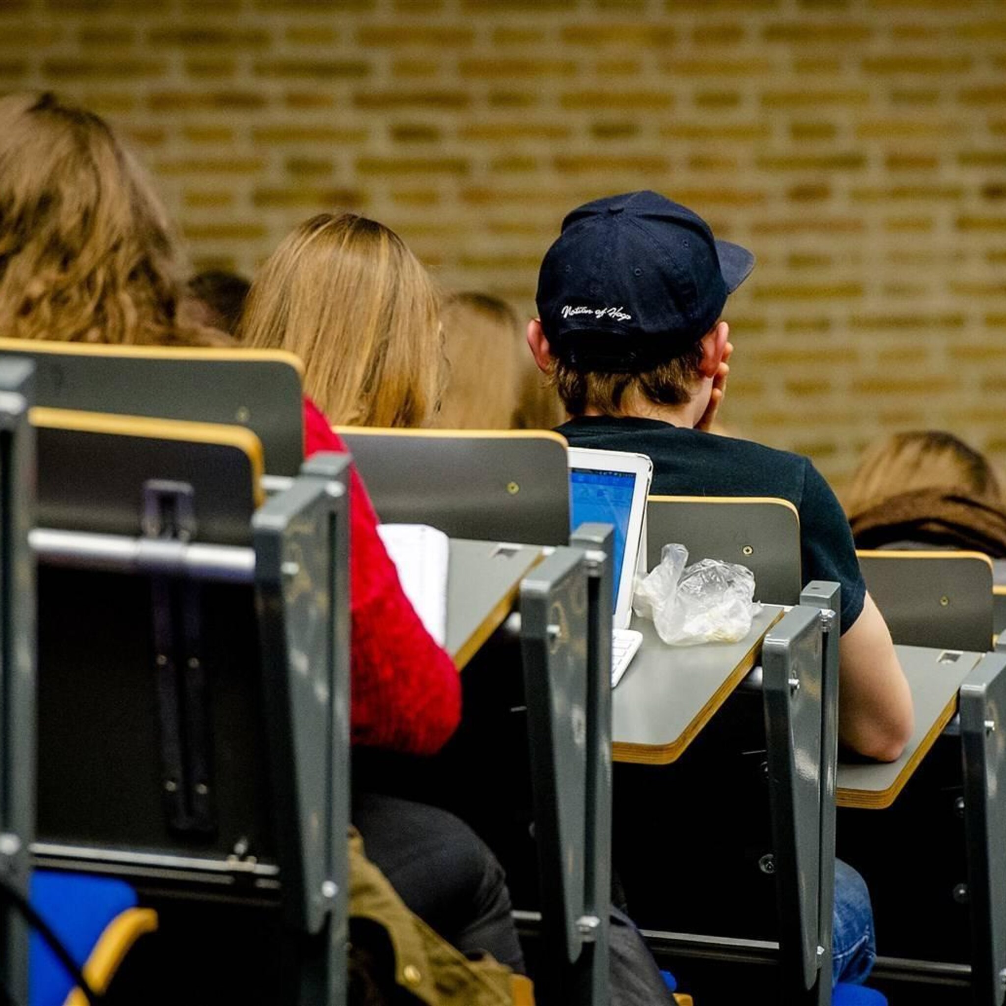 tot bijna 14 procent meer loon plus 833 euro in nieuwe hbo cao