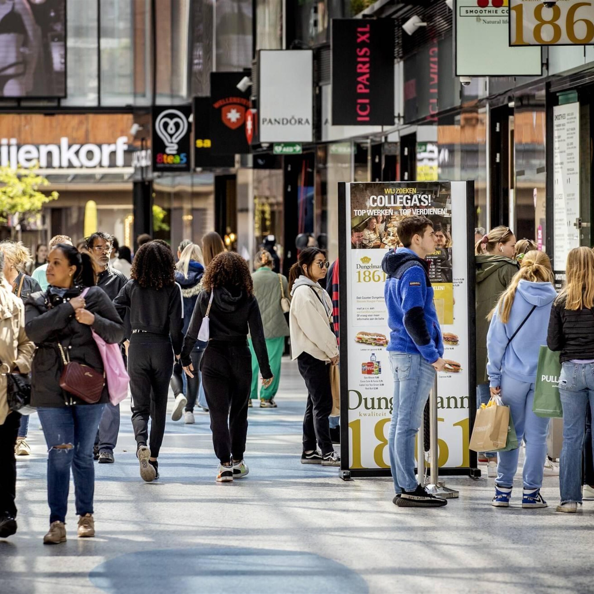 winkeliers zetten bijna 5 procent meer om in mei