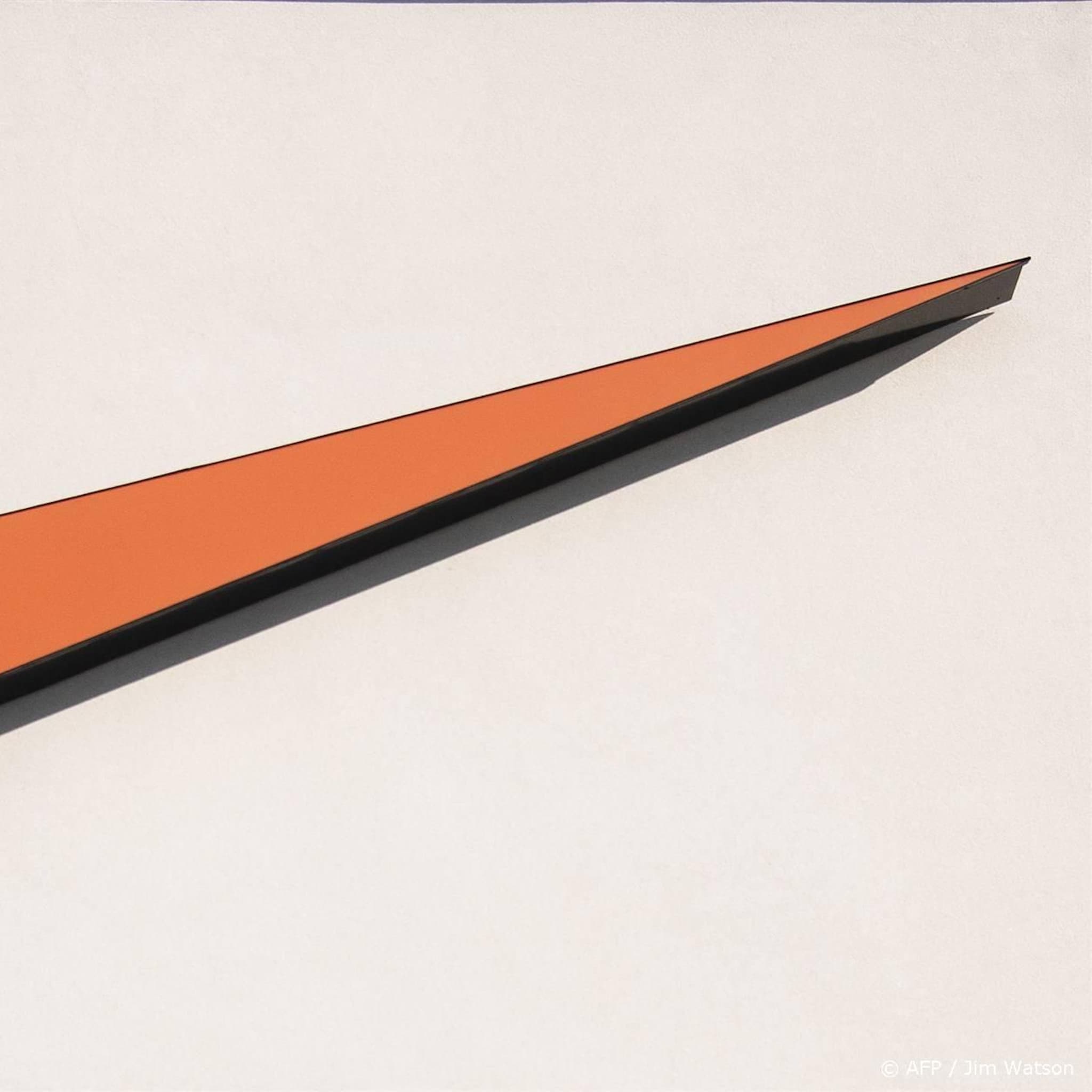 sportartikelenmerk nike boekt hogere omzet maar wel lagere winst