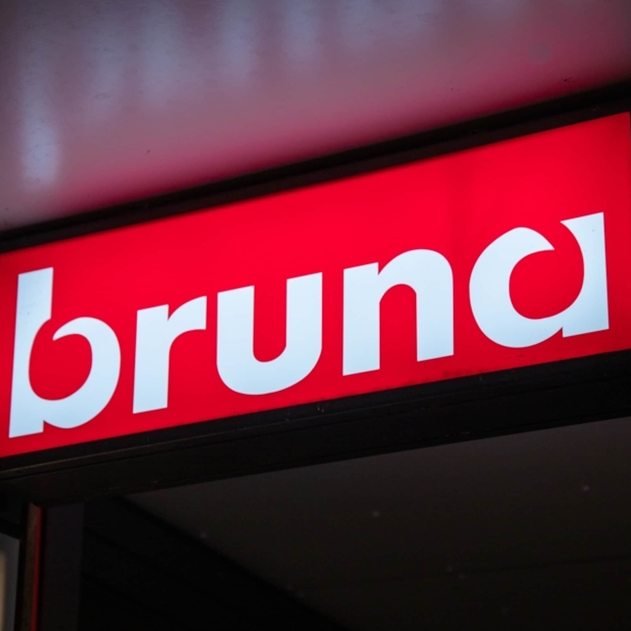 bruna neemt op stations plaats in van verdwijnend ako