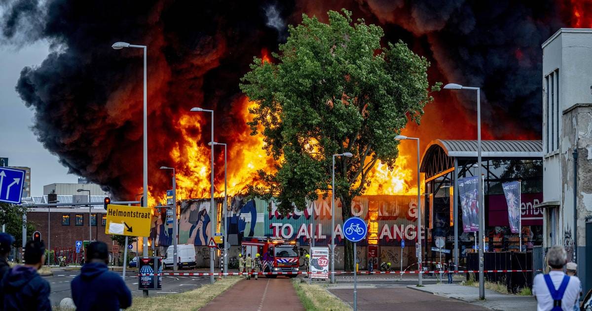 De loods aan de Rotterdamse Keileweg brandde volledig uit. Foto: ANP