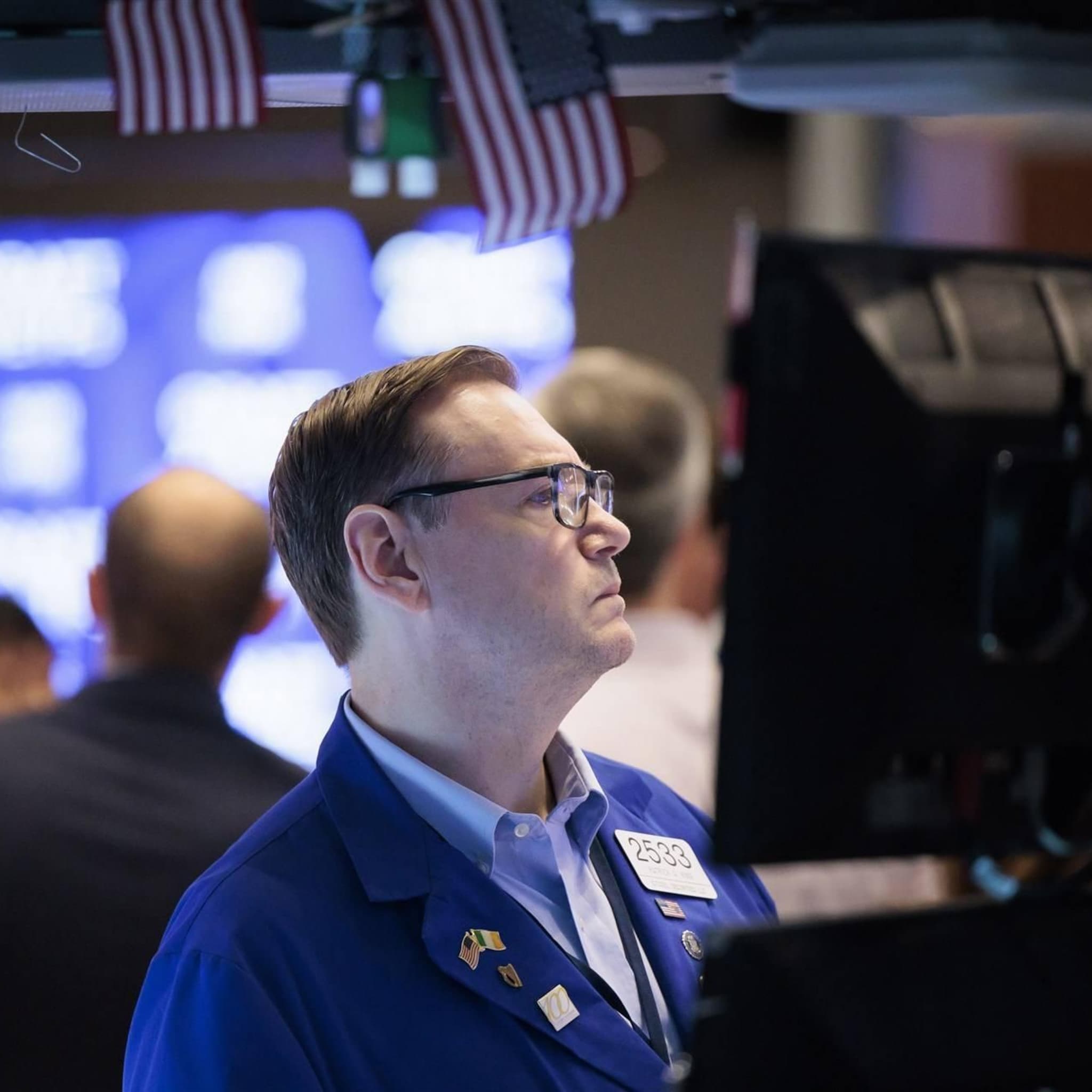 chipmakers nvidia en amd zakken op licht lager wall street
