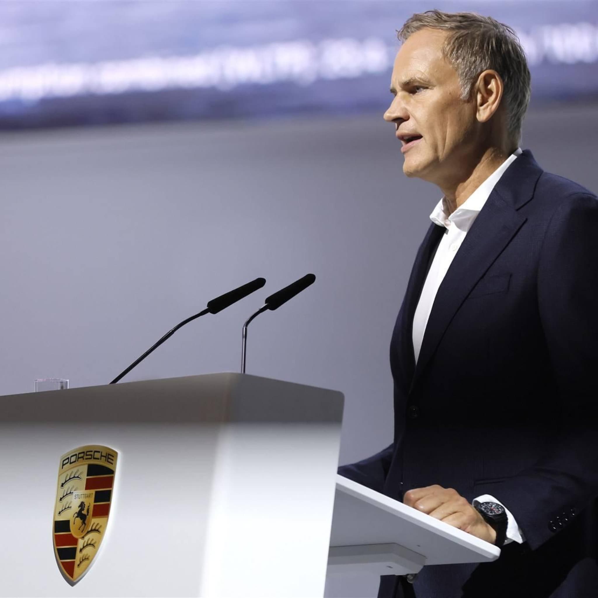 klimaatactivisten verstoren jaarvergadering porsche
